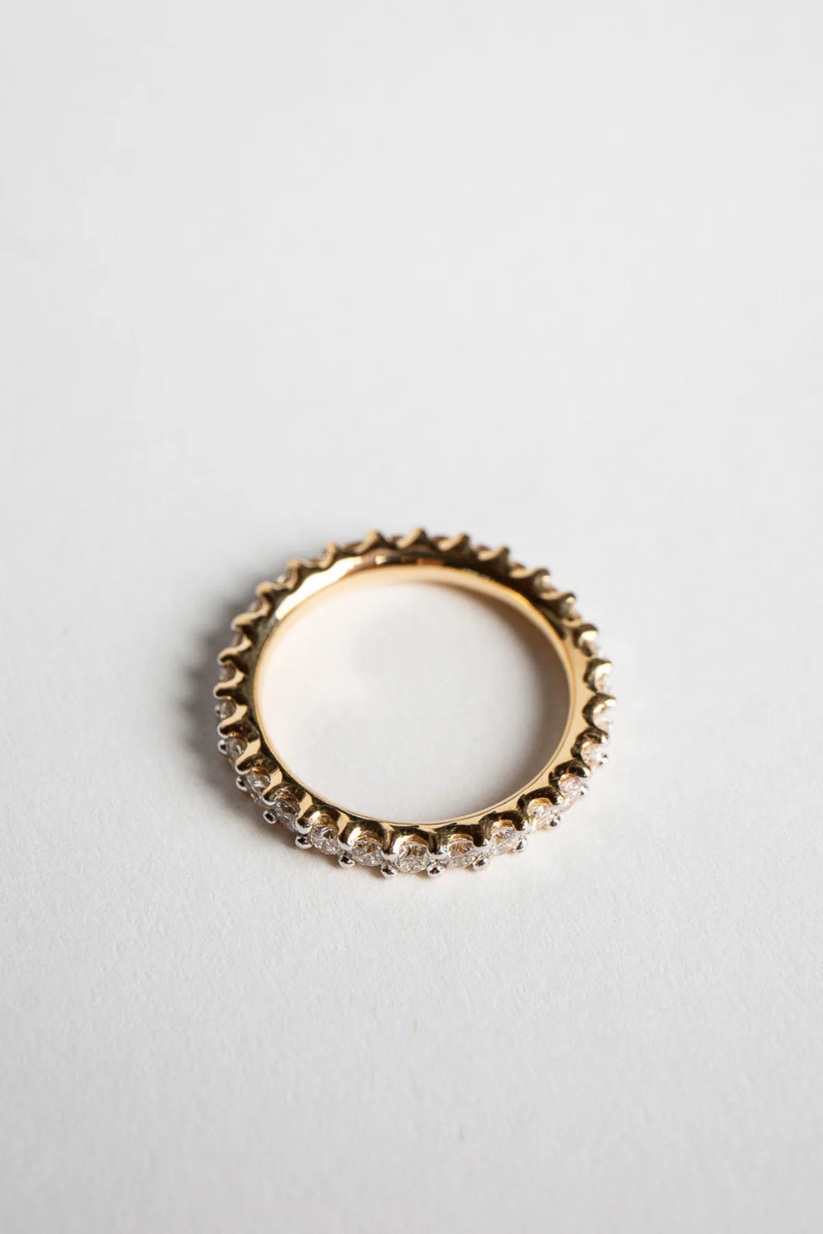 ADI HANDMADE | YELLOW GOLD AND DIAMOND ROUND RING - Image 3