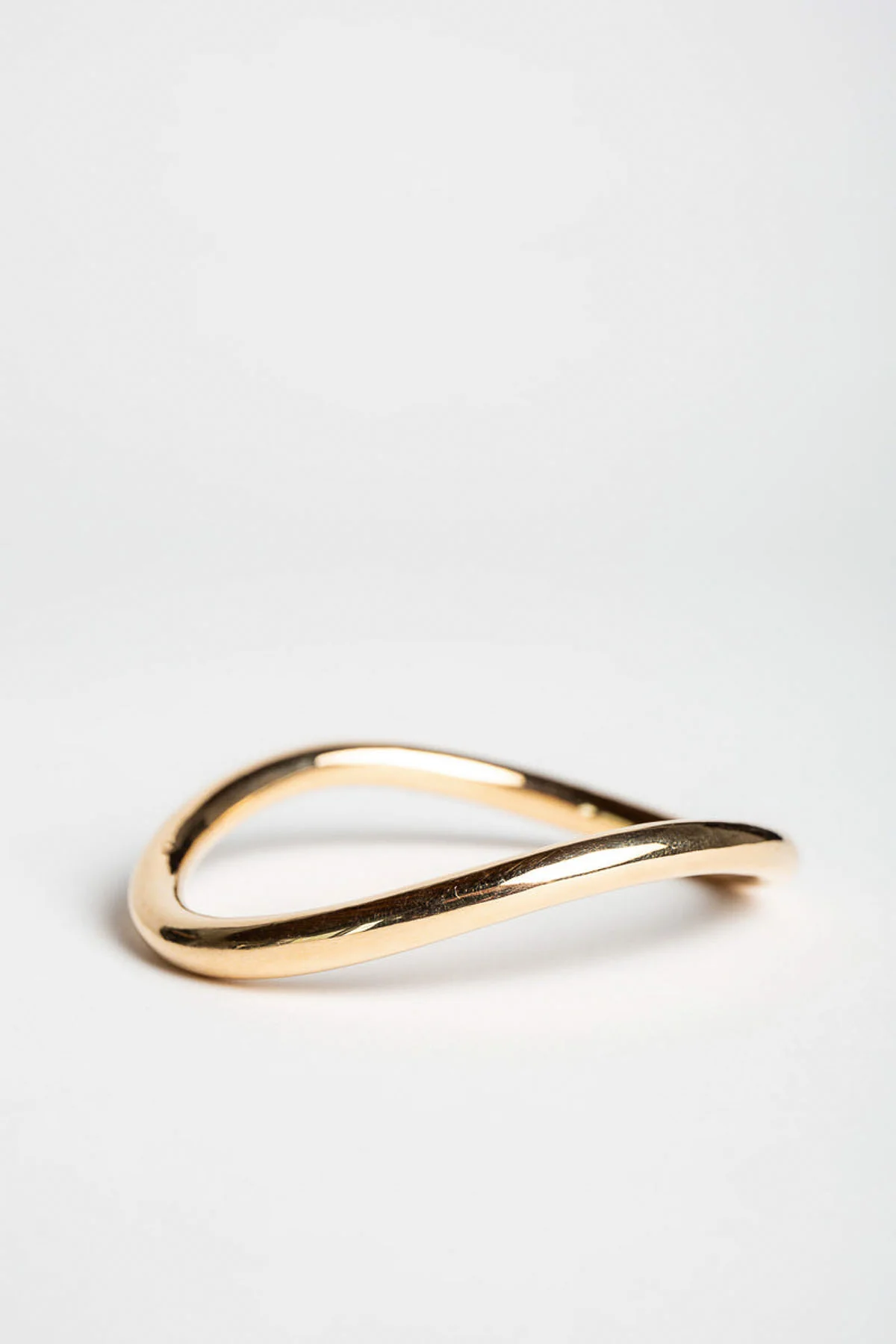 ADI HANDMADE | YELLOW GOLD ASYMMETRICAL BRACELET - Image 3