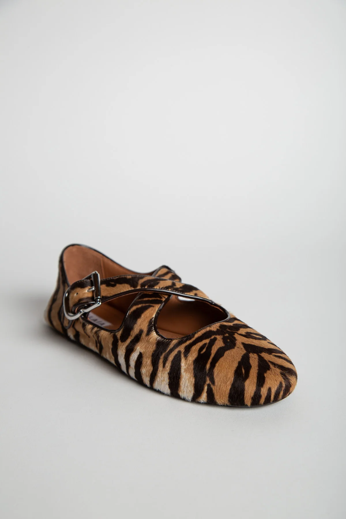 ALAÏA | CRISS CROSS BALLET FLATS IN HAIRCALF - Image 3