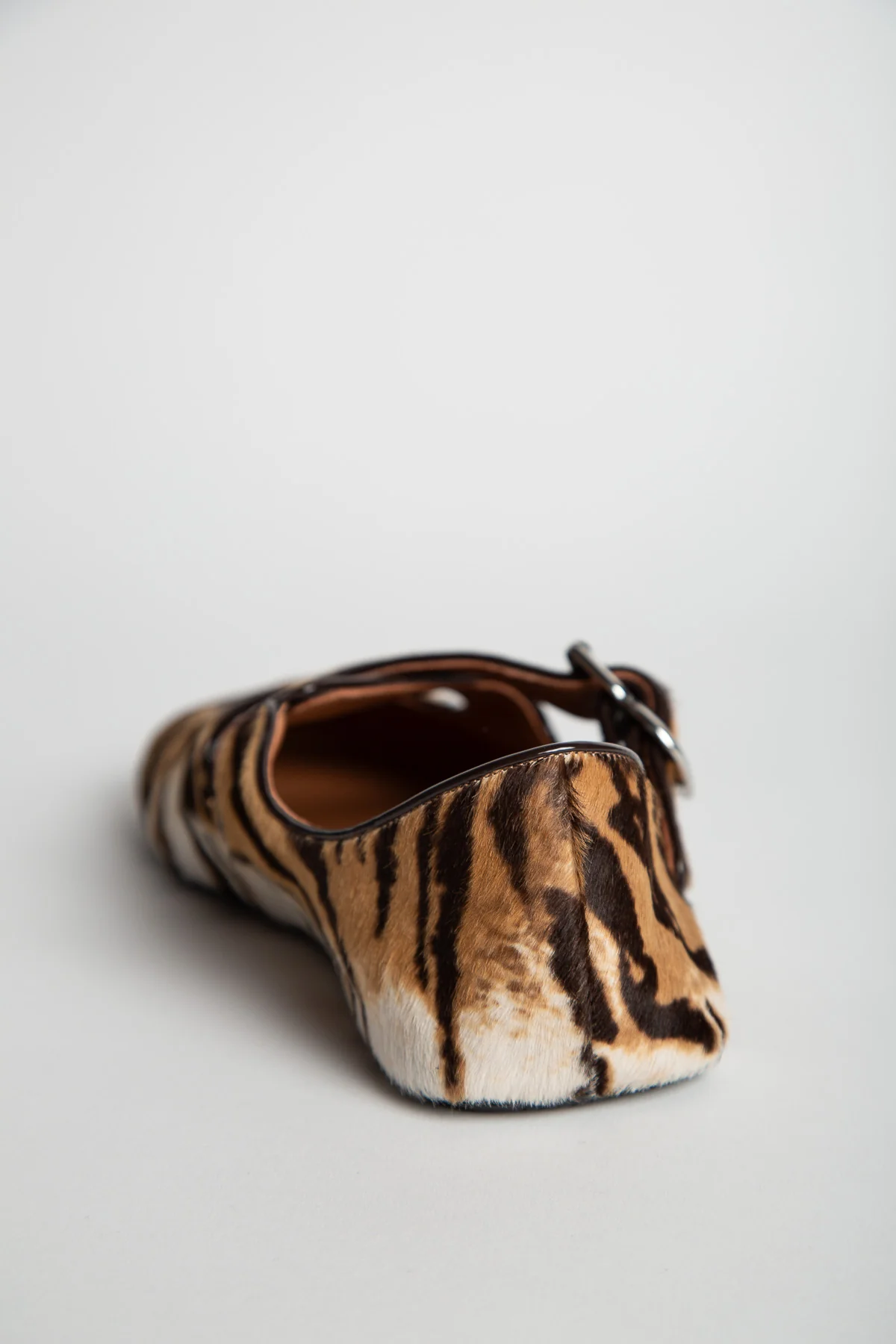 ALAÏA | CRISS CROSS BALLET FLATS IN HAIRCALF - Image 4