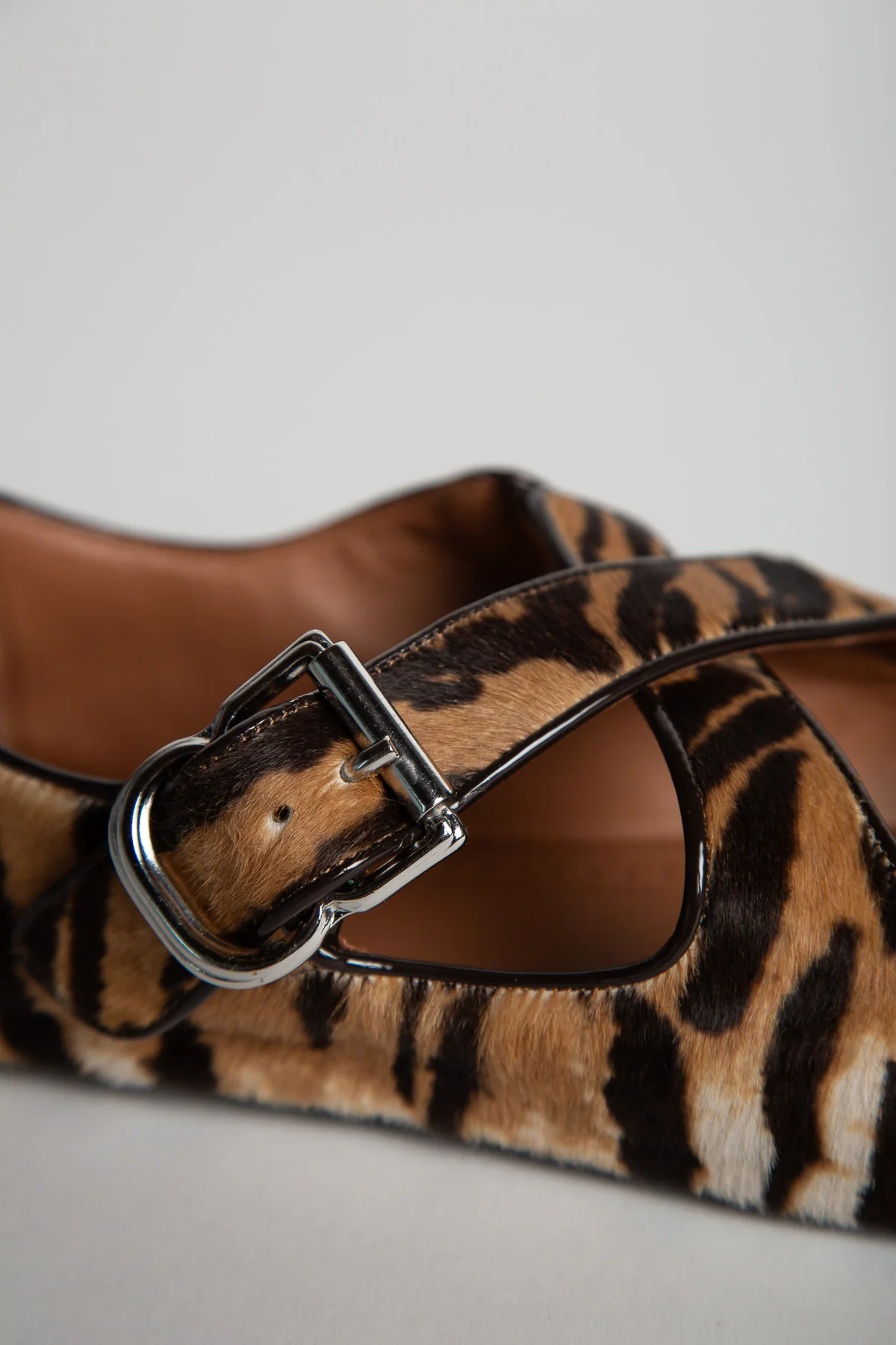 ALAÏA | CRISS CROSS BALLET FLATS IN HAIRCALF - Image 5