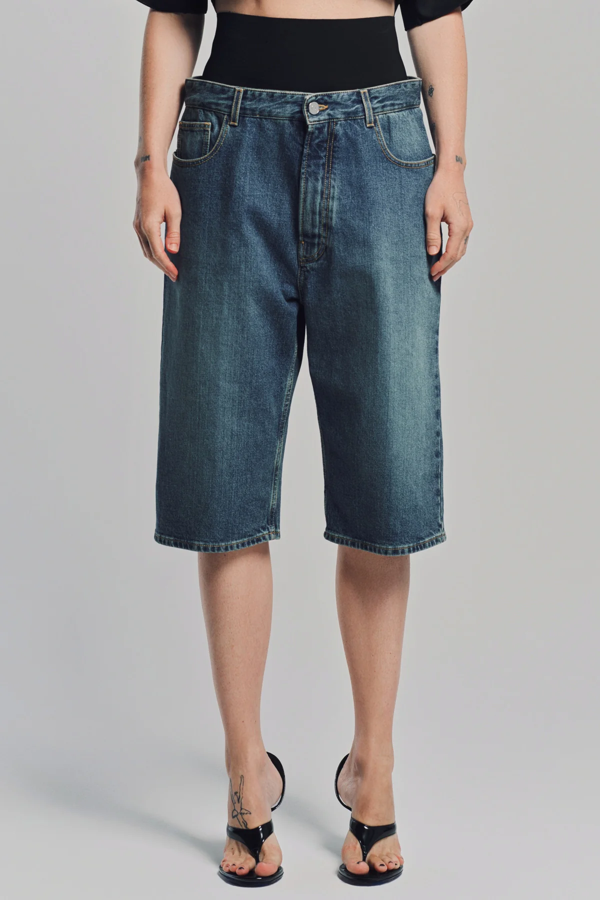 ALAÏA | DENIM BERMUDA SHORTS WITH KNITTED WAISTBAND - Image 2