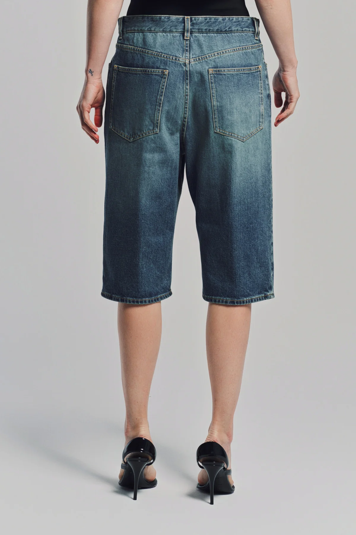 ALAÏA | DENIM BERMUDA SHORTS WITH KNITTED WAISTBAND - Image 4