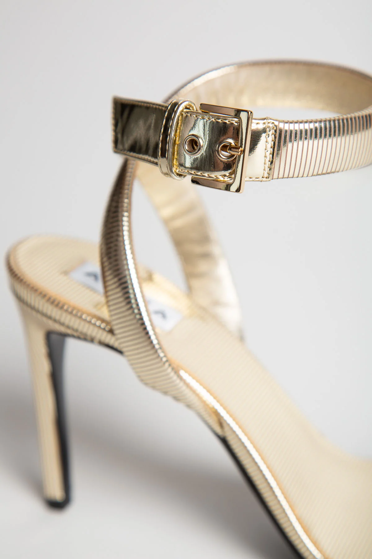 ALAÏA | GOLD LEATHER SANDALS - Image 5