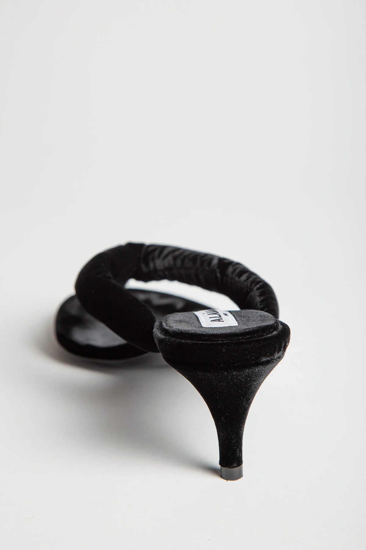ALAÏA | HEEL THONG MULES IN VELVET - Image 4