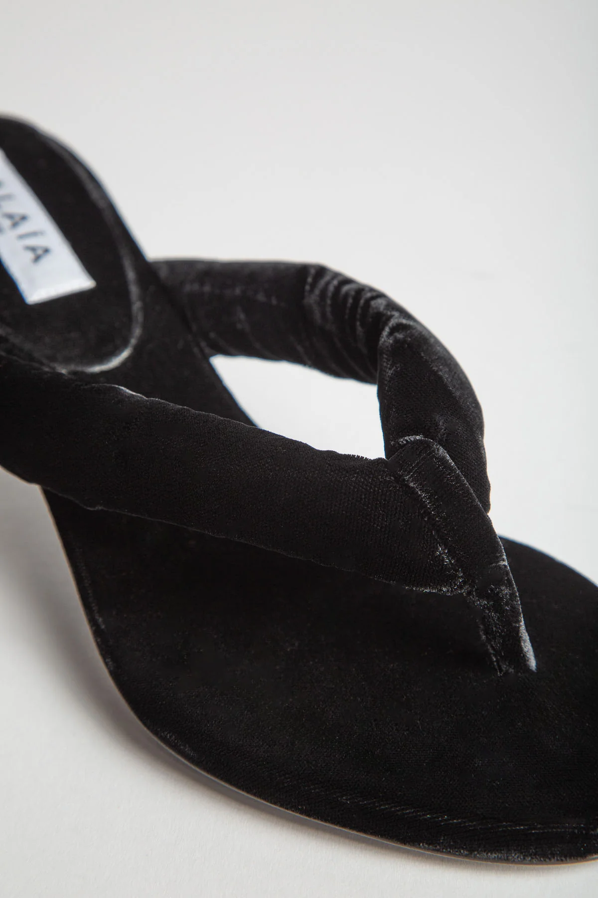 ALAÏA | HEEL THONG MULES IN VELVET - Image 5