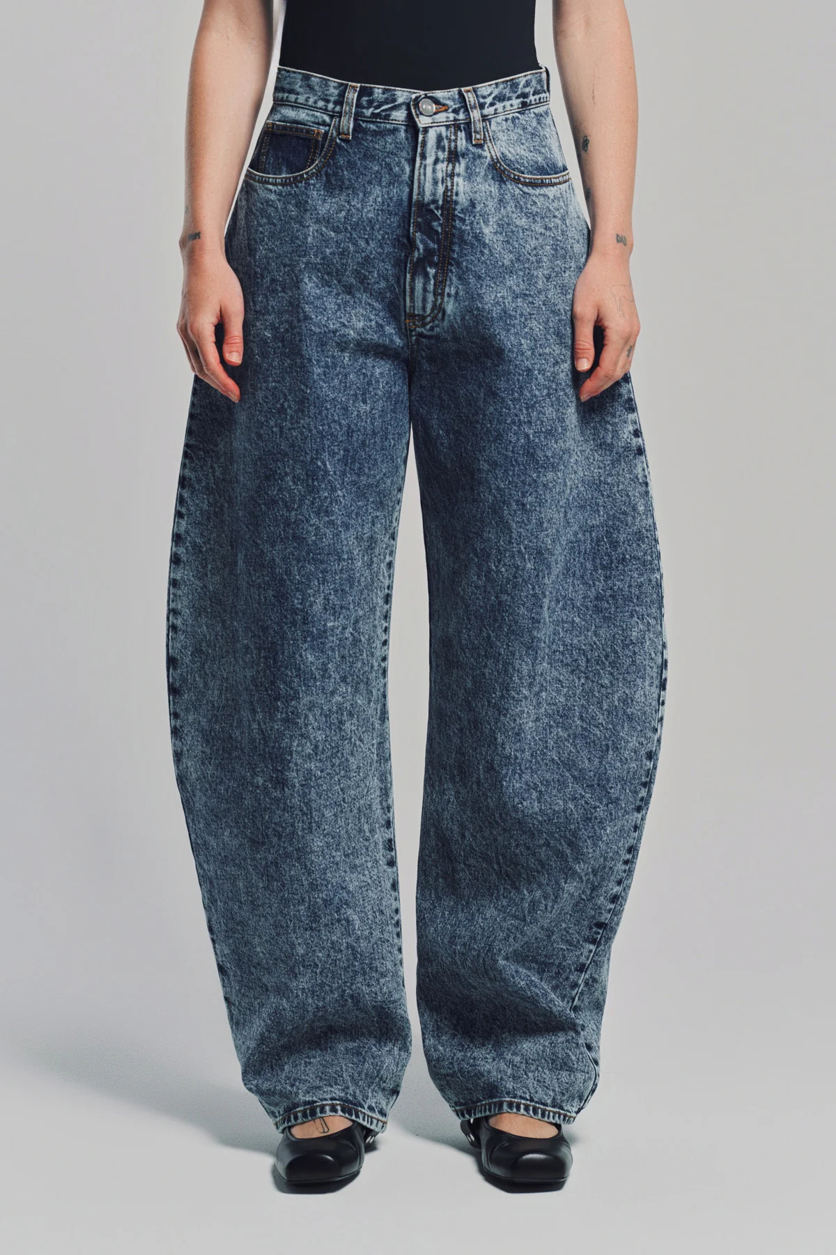 ALAÏA | HIGH WAISTED ROUND JEANS - Image 2