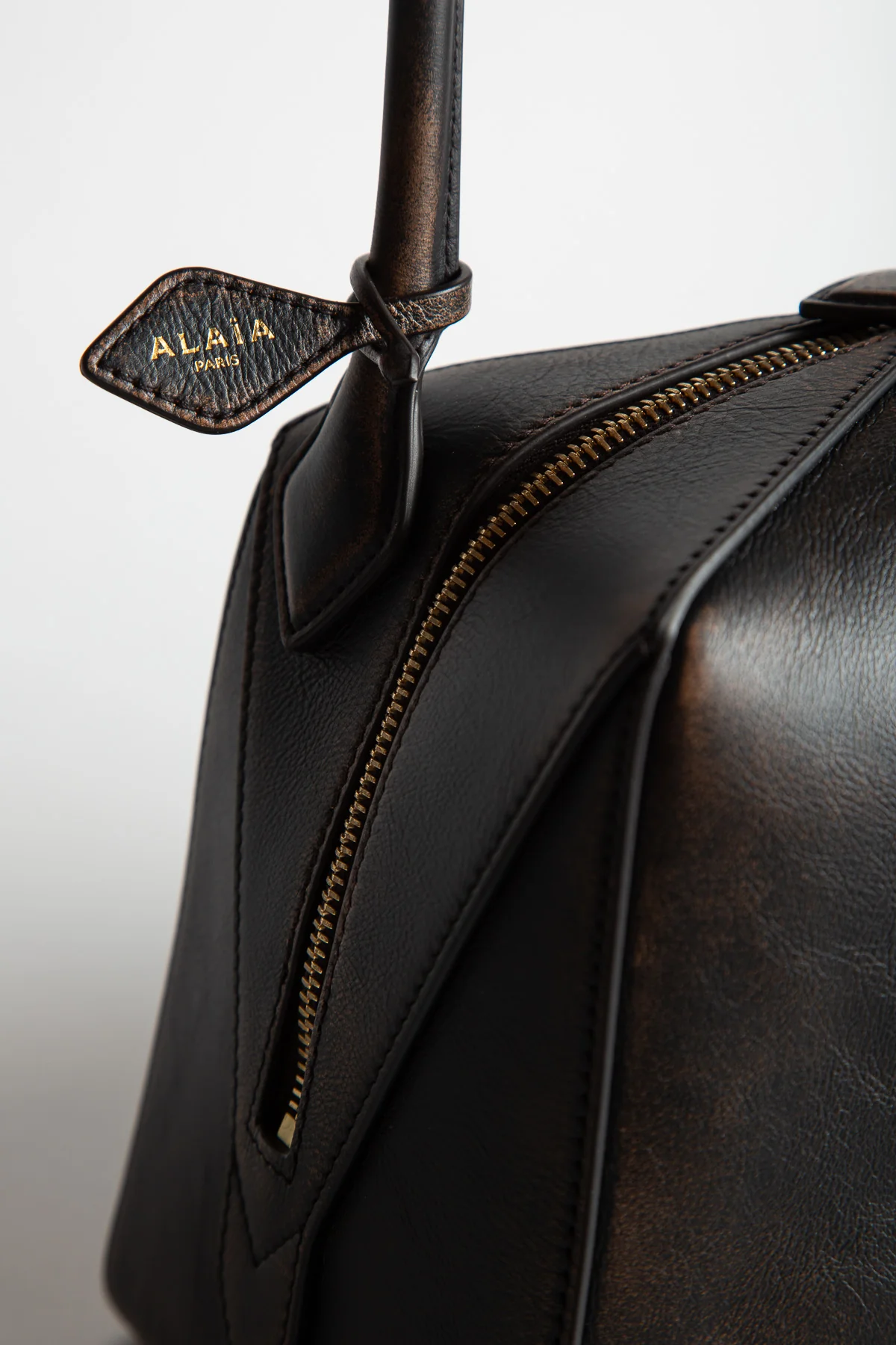 ALAÏA | LE BOULEDOGUE BOWLING BAG - Image 4