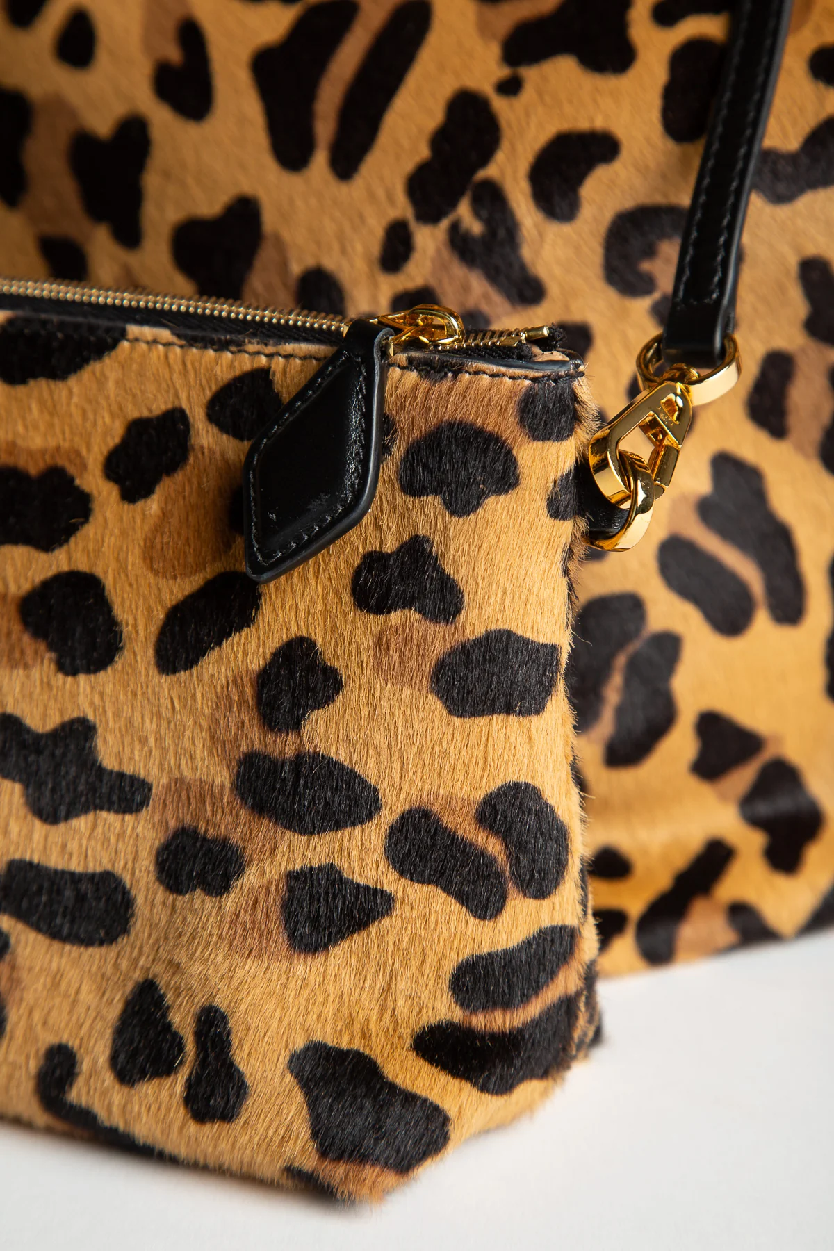 ALAÏA | LE CABAS BAG IN LEOPARD HAIRCALF - Image 4