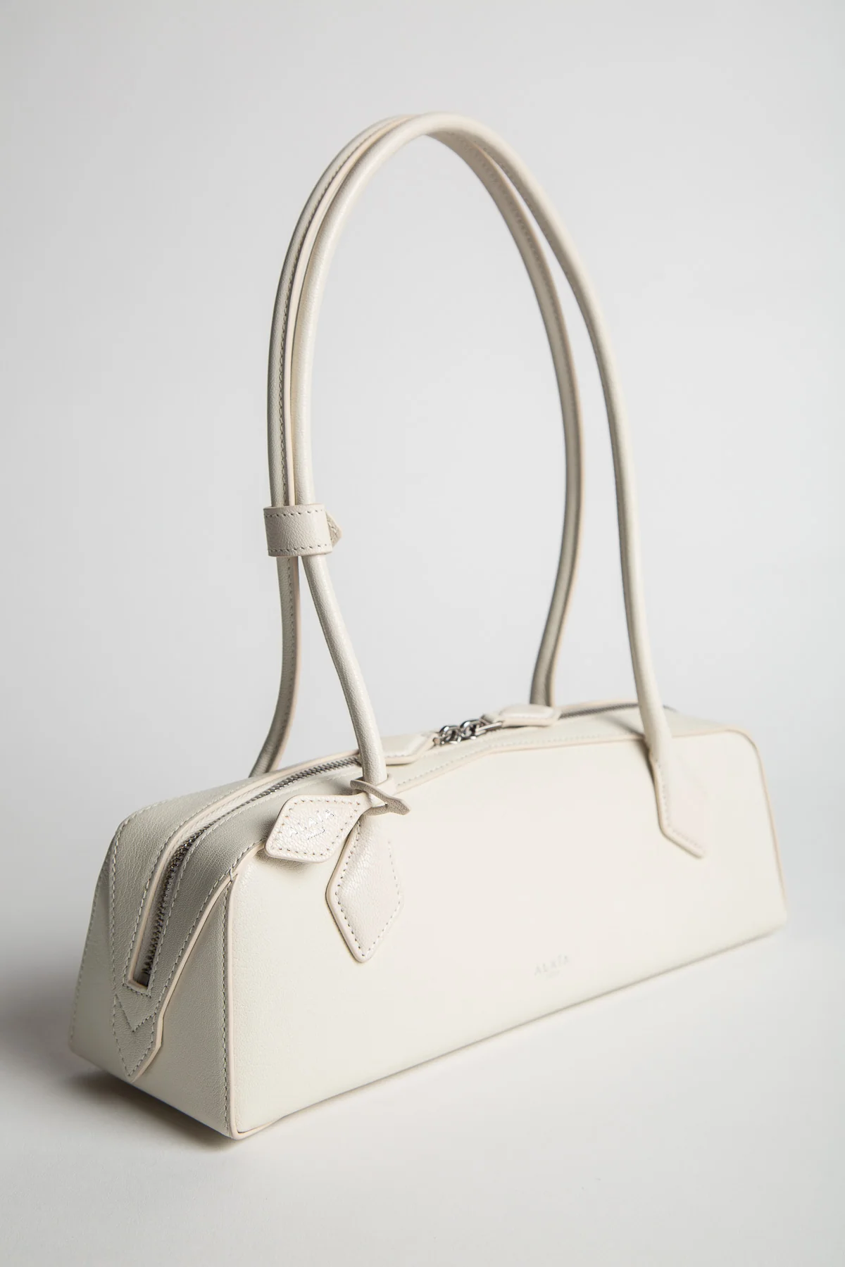 ALAÏA | LE TECKEL MEDIUM BAG IN GOATSKIN - Image 2