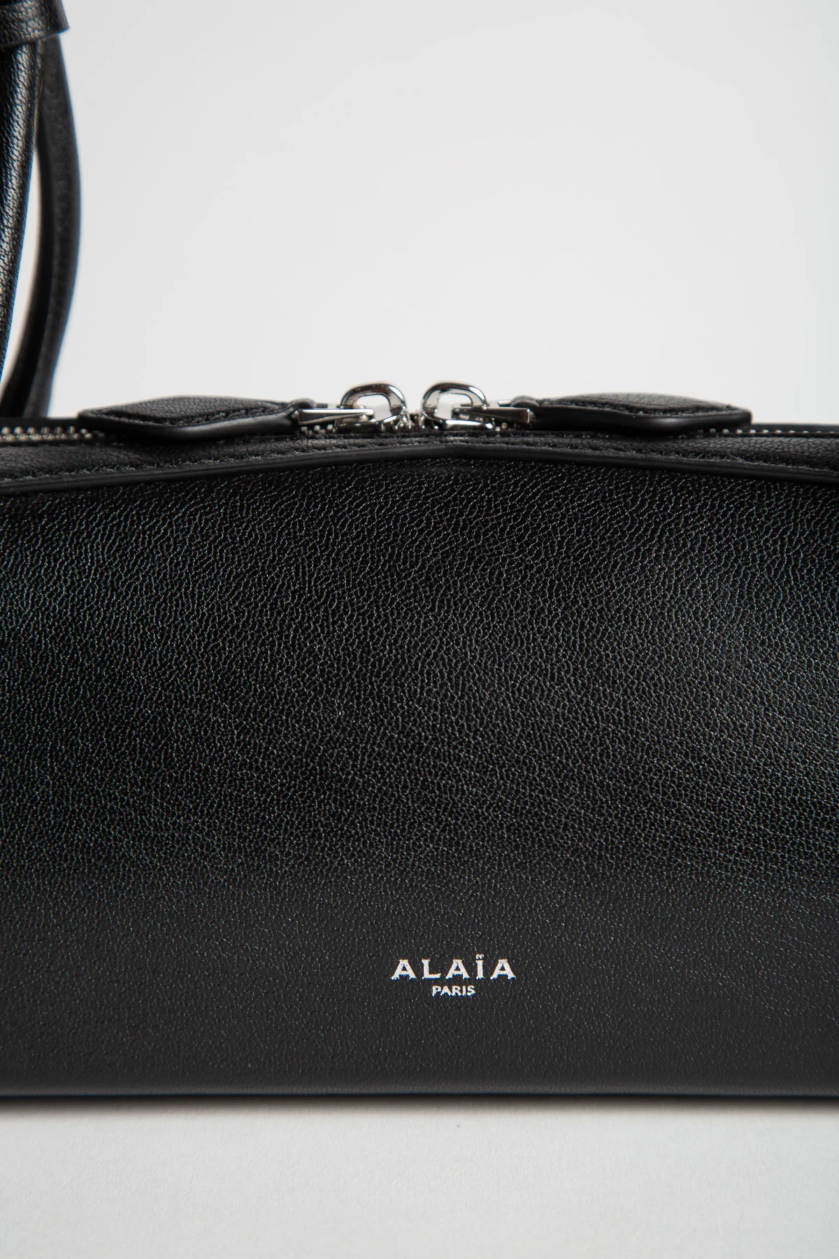 ALAÏA | LE TECKEL MEDIUM BAG IN GOATSKIN - Image 4