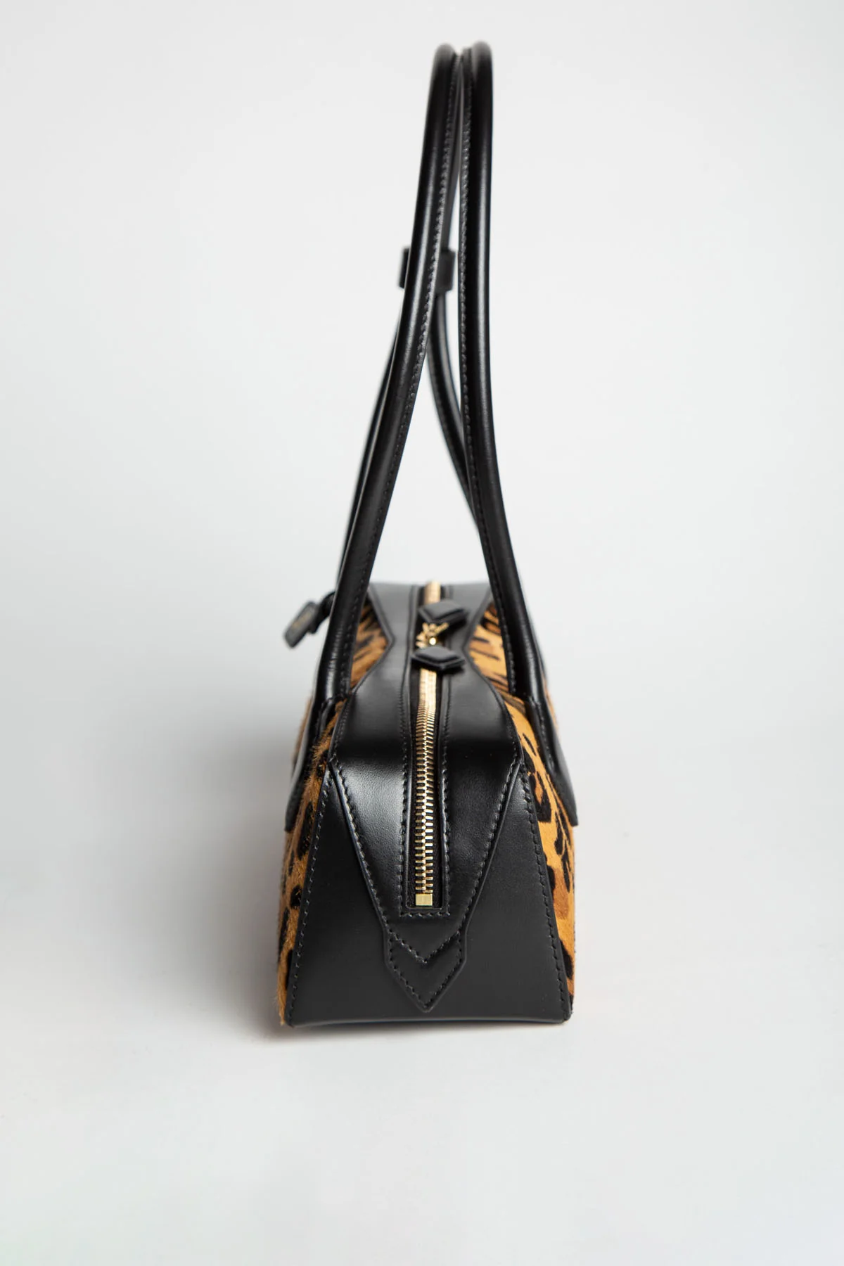ALAÏA | LE TECKEL MEDIUM BAG IN LEOPARD HAIRCALF - Image 2