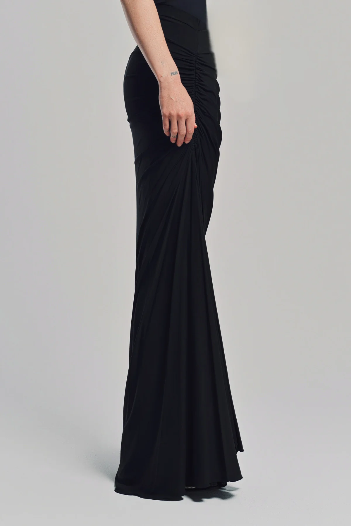 ALAÏA | SOFT JERSEY DRAPED SKIRT - Image 5