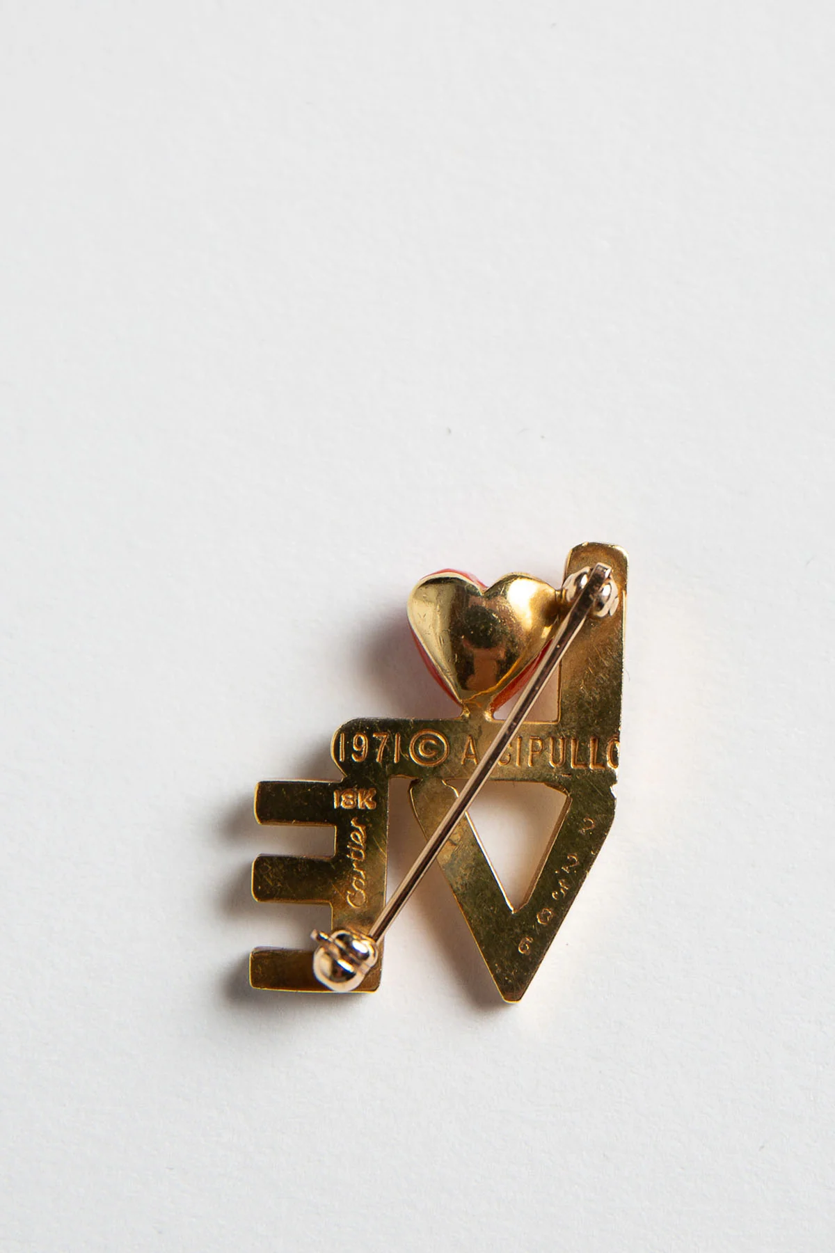 ALDO CIPULLO FOR CARTIER | 1971 18K YELLOW GOLD LOVE PIN - Image 2