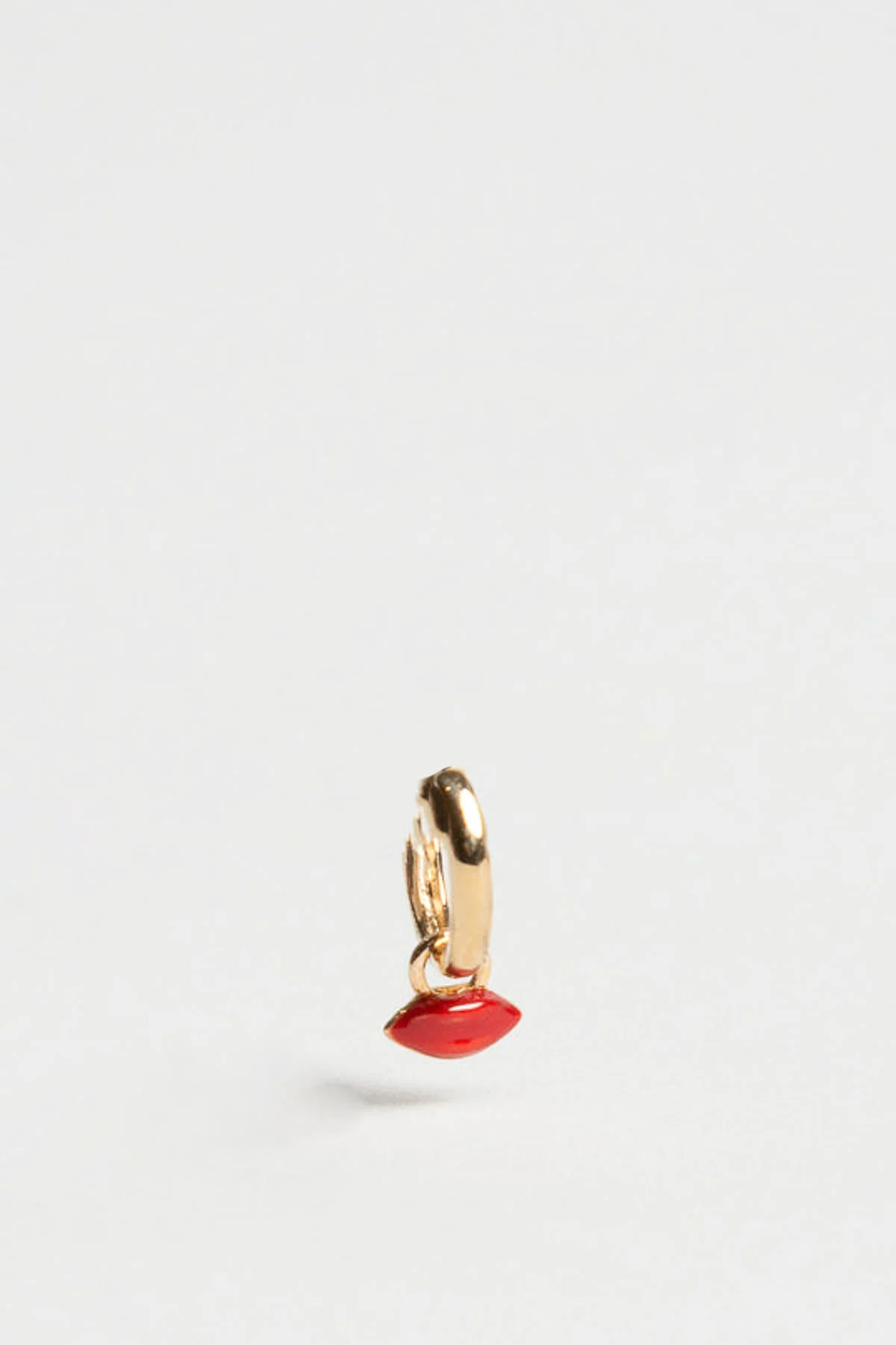 ALISON LOU | MINI LIP CHARM HUGGIE