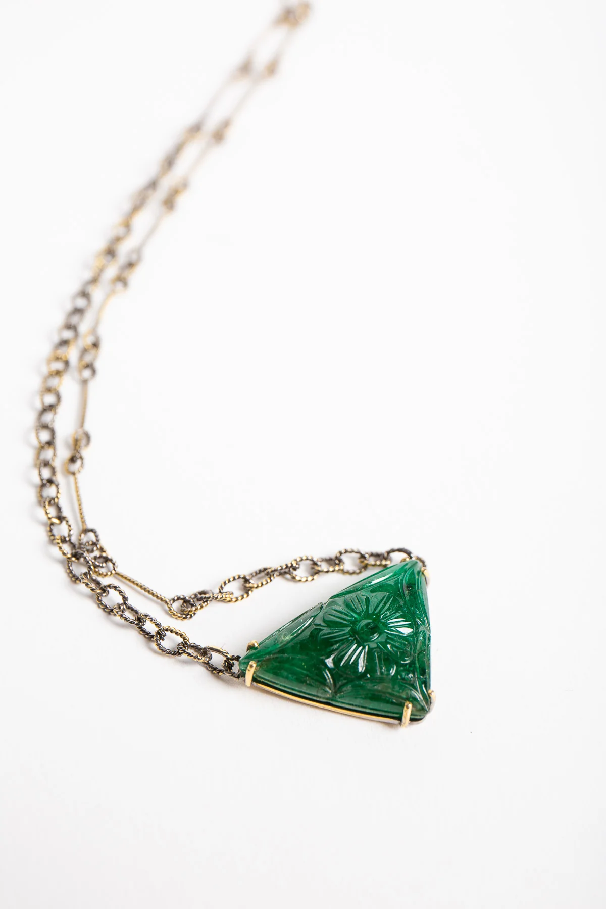 AMRAPALI LONDON | 18K YELLOW GOLD, BLACK RHODIUM, AND EMERALD PANNA NECKLACE - Image 3
