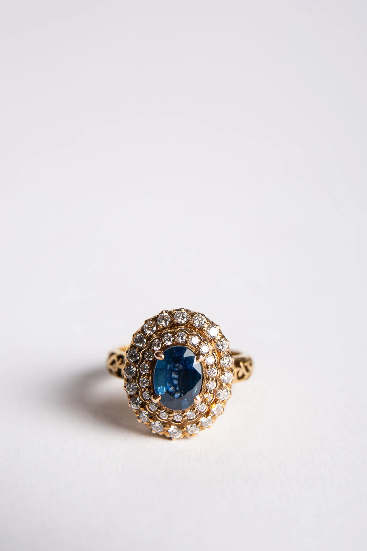 AMRAPALI LONDON | YELLOW GOLD SAPPHIRE & DIAMOND RNG