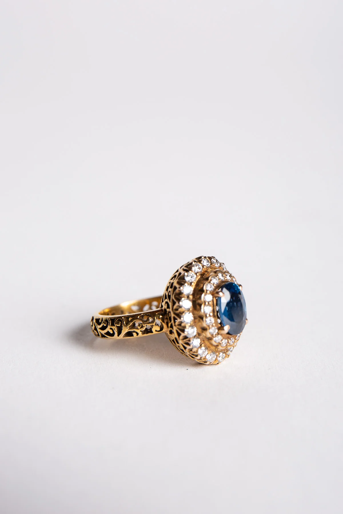 AMRAPALI LONDON | YELLOW GOLD SAPPHIRE & DIAMOND RNG - Image 2