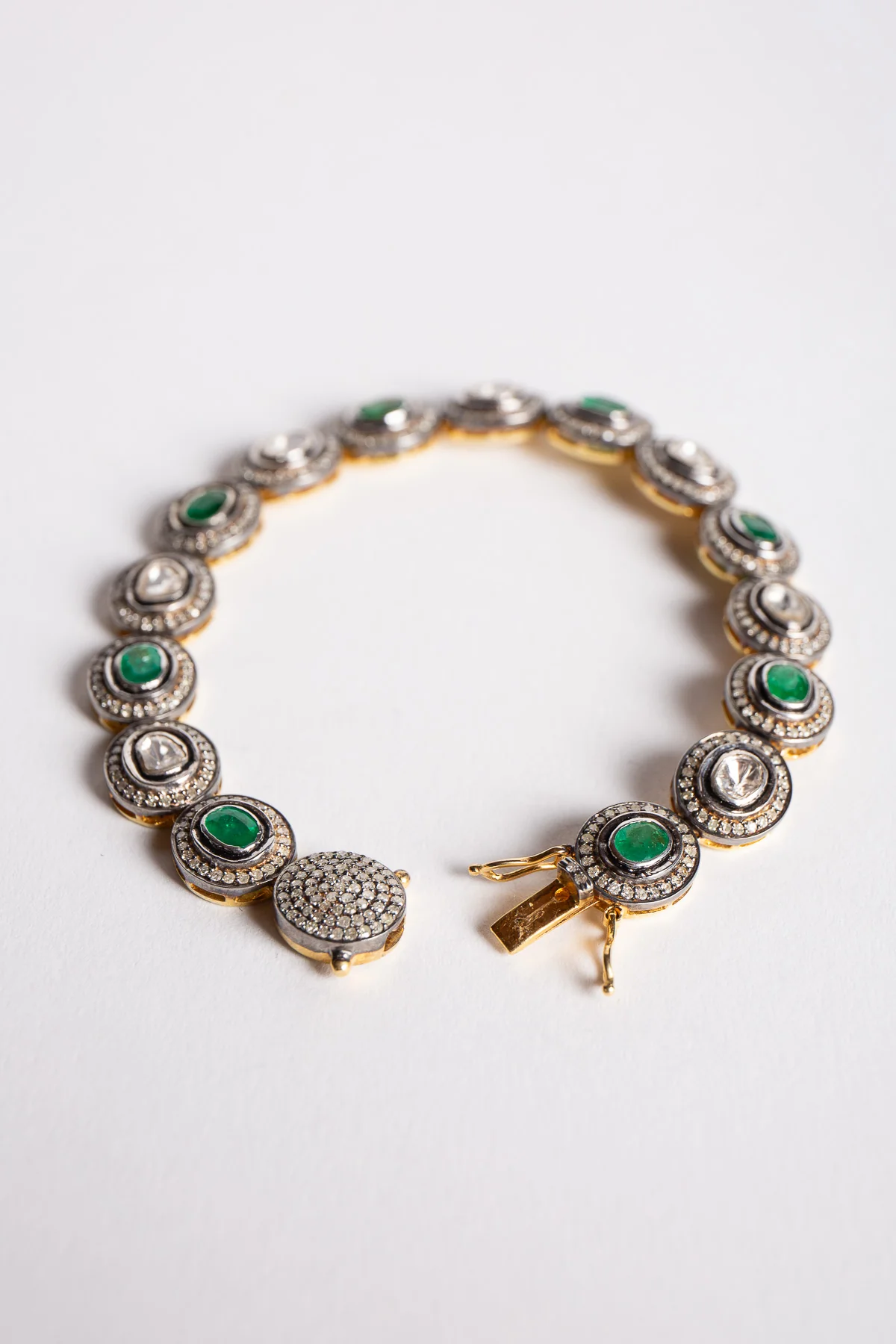 AMRAPALI LONDON | YELLOW GOLD, STERLING SILVER, EMERALD & DIAMOND BRACELET - Image 4