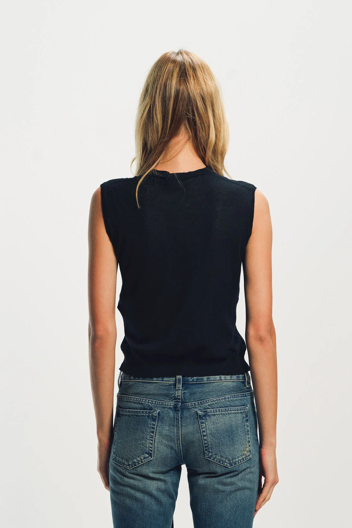 ANN DEMEULEMEESTER | ROKA SEAMLESS SLEEVELESS KNIT TOP - Image 4