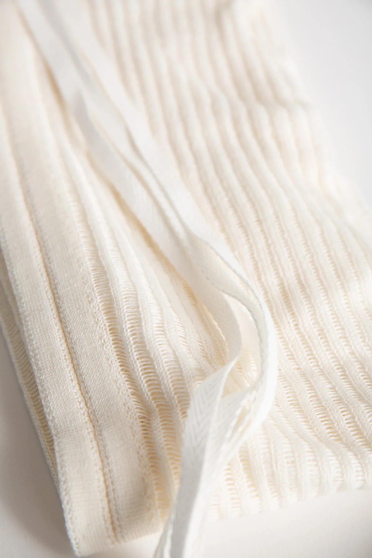 ANN DEMEULEMEESTER | WHITE ADEL OPEN RIB LEG WARMERS - Image 3