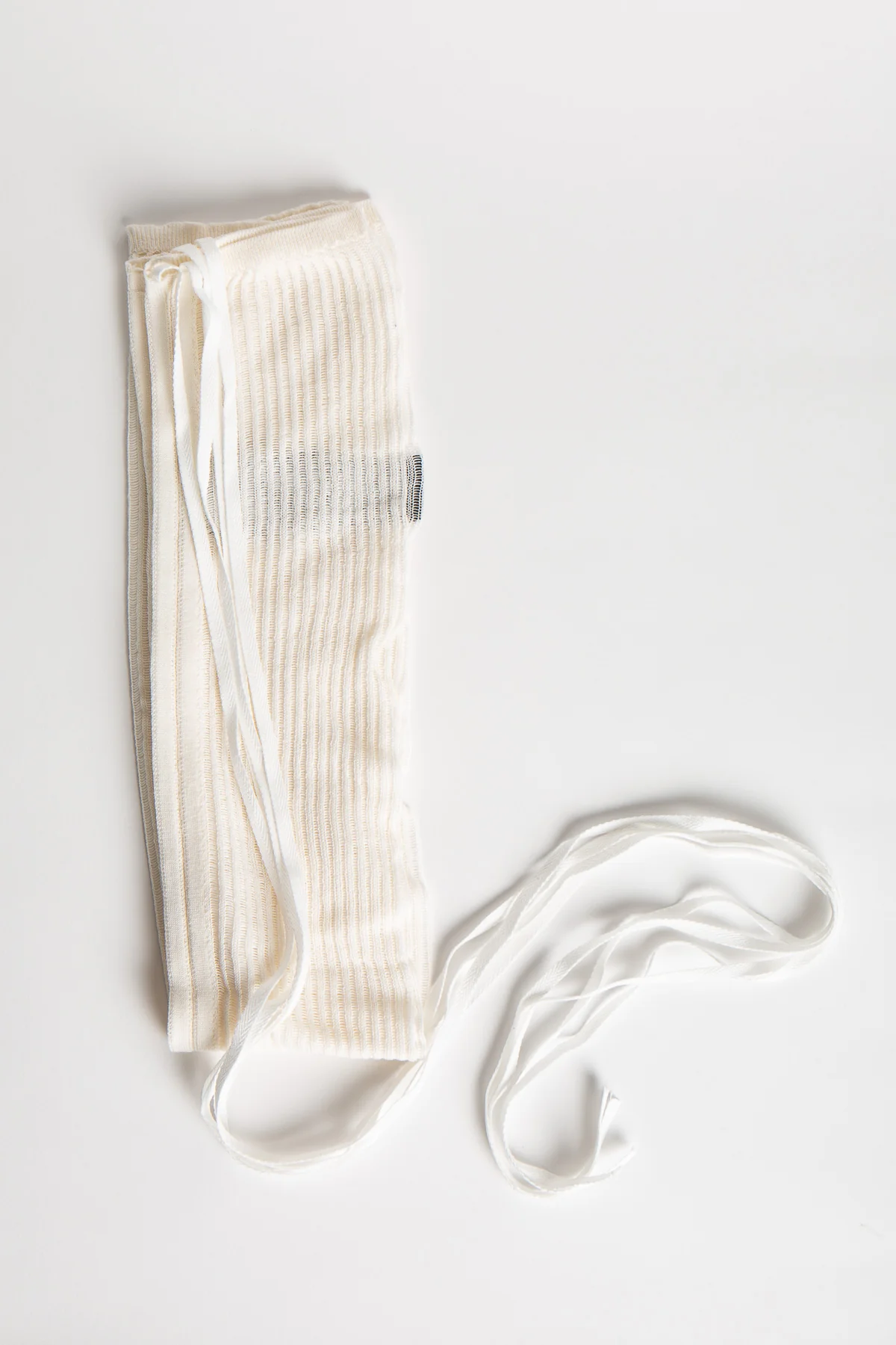 ANN DEMEULEMEESTER | WHITE ADEL OPEN RIB LEG WARMERS - Image 4