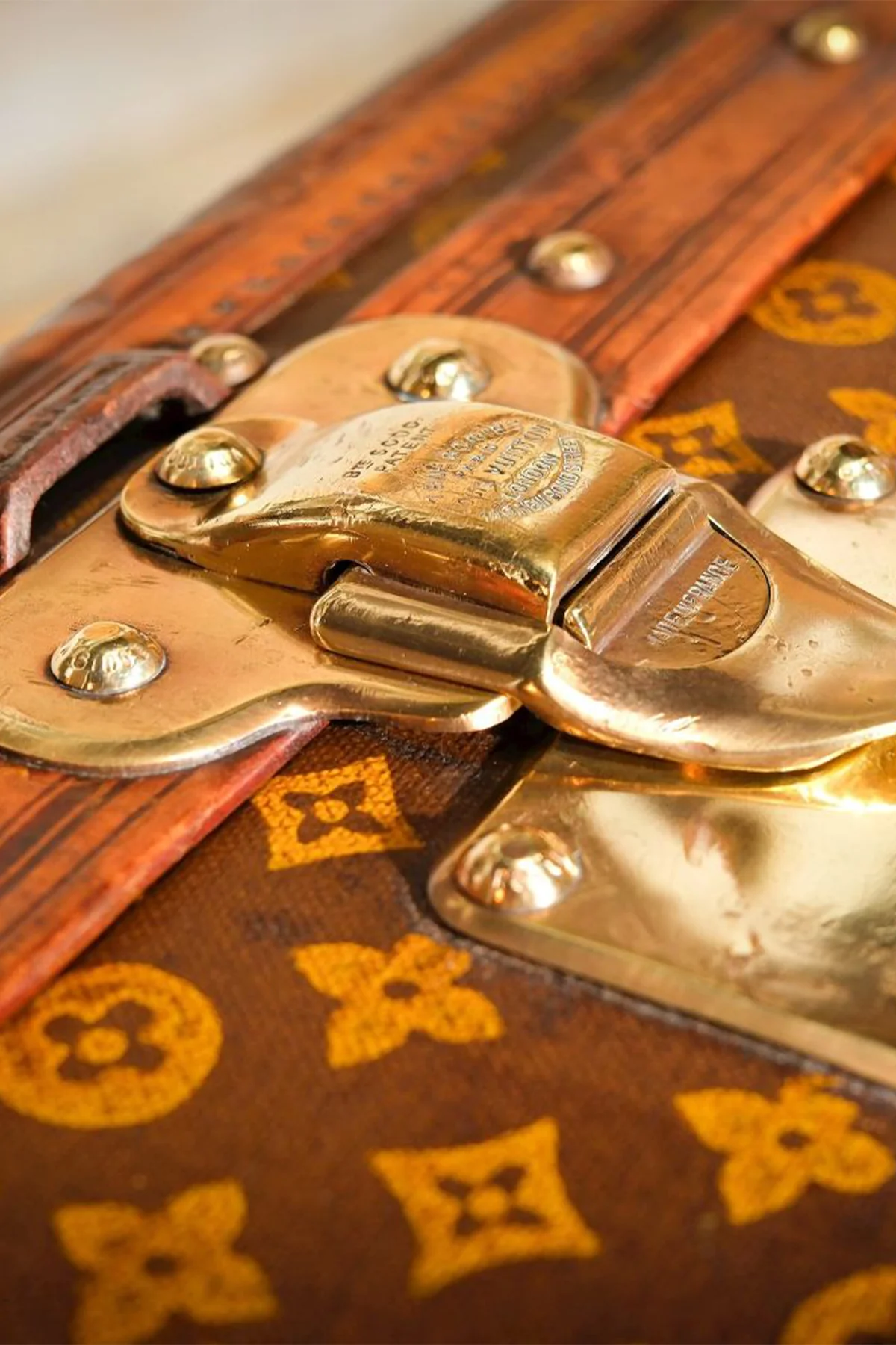 BAGGAGE COLLECTION | LOUIS VUITTON CABIN TRUNK, CIRCA 1910 - Image 6