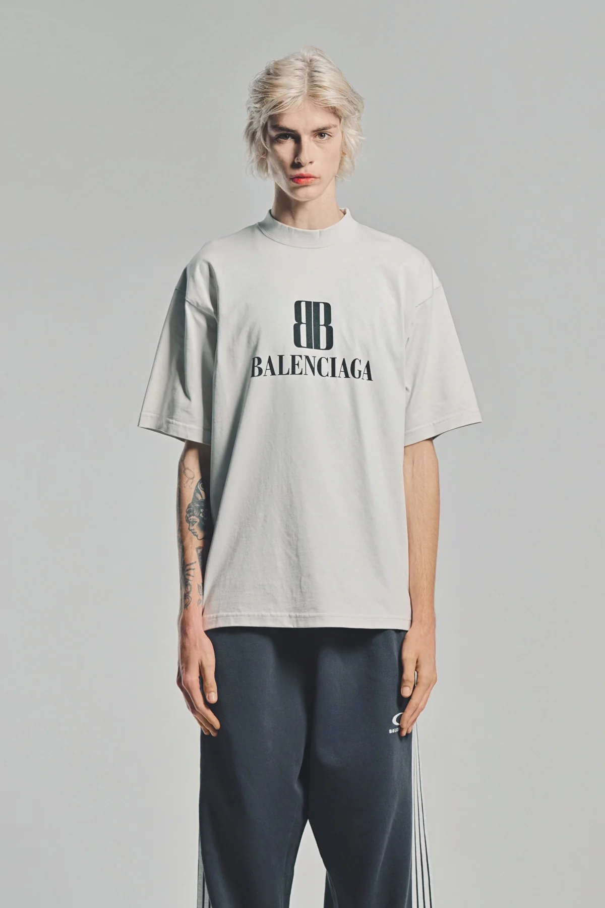 BALENCIAGA | NANO BB MEDIUM FIT T-SHIRT - Image 2