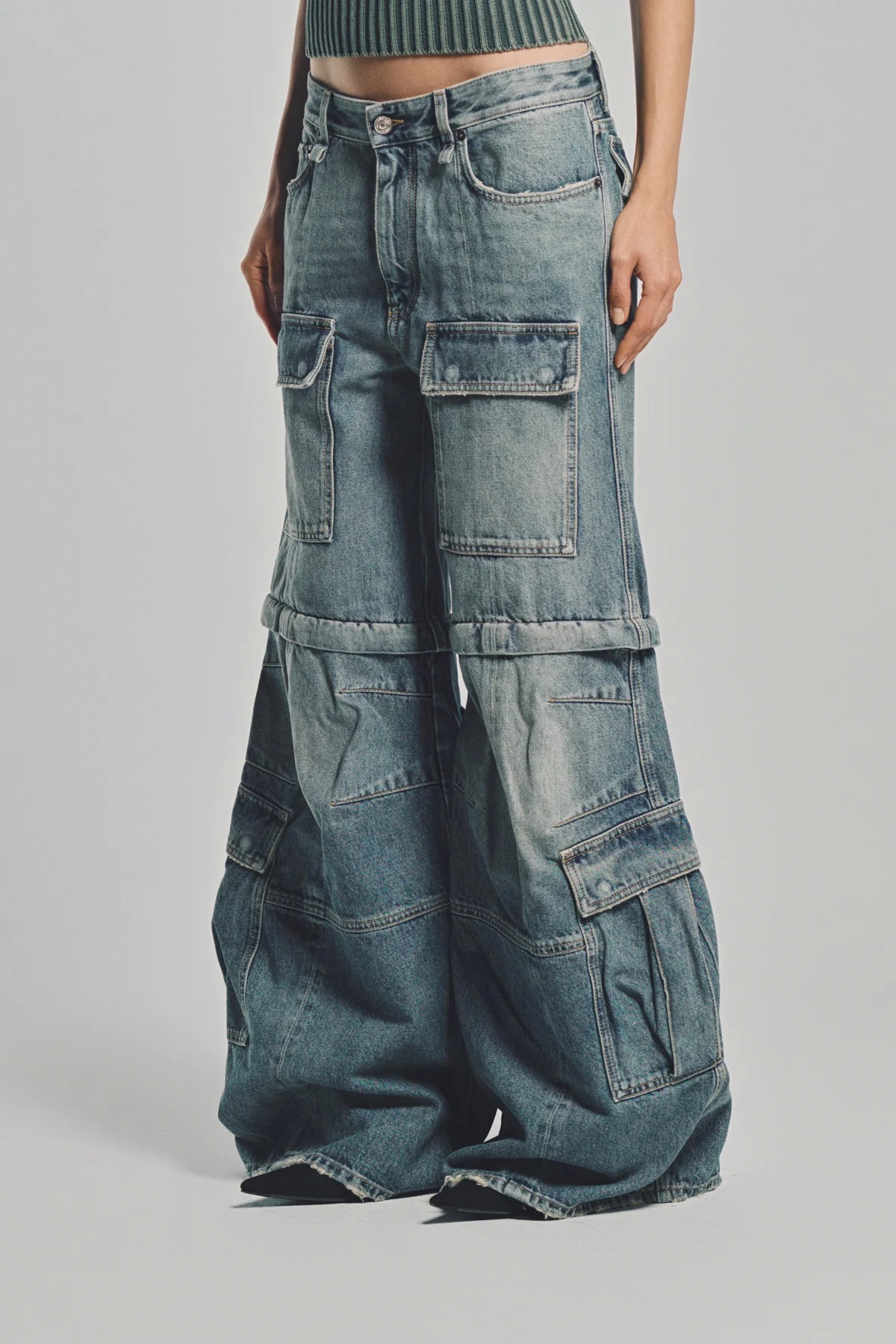 BALENCIAGA | UNISEX FLARED CARGO JEANS - Image 3