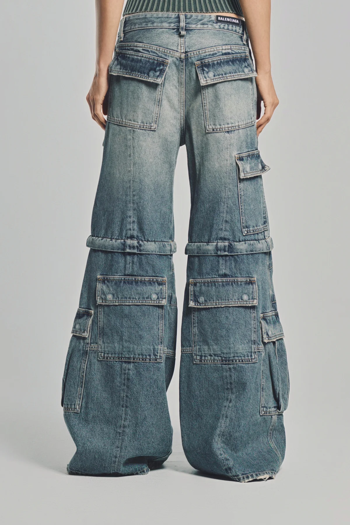 BALENCIAGA | UNISEX FLARED CARGO JEANS - Image 5
