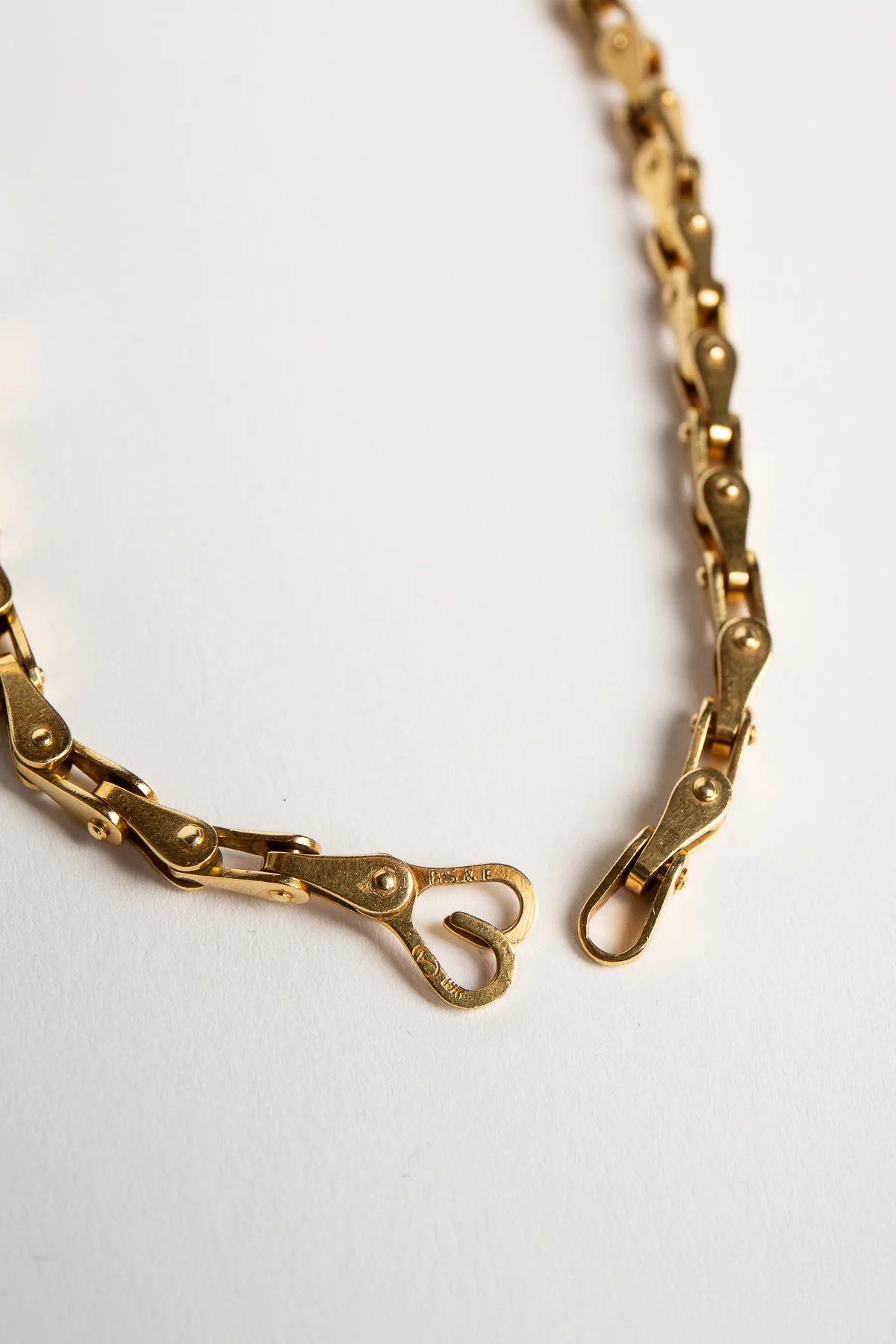 BLACK, STARR & FROST | VINTAGE 18K YELLOW GOLD NECKLACE - Image 4