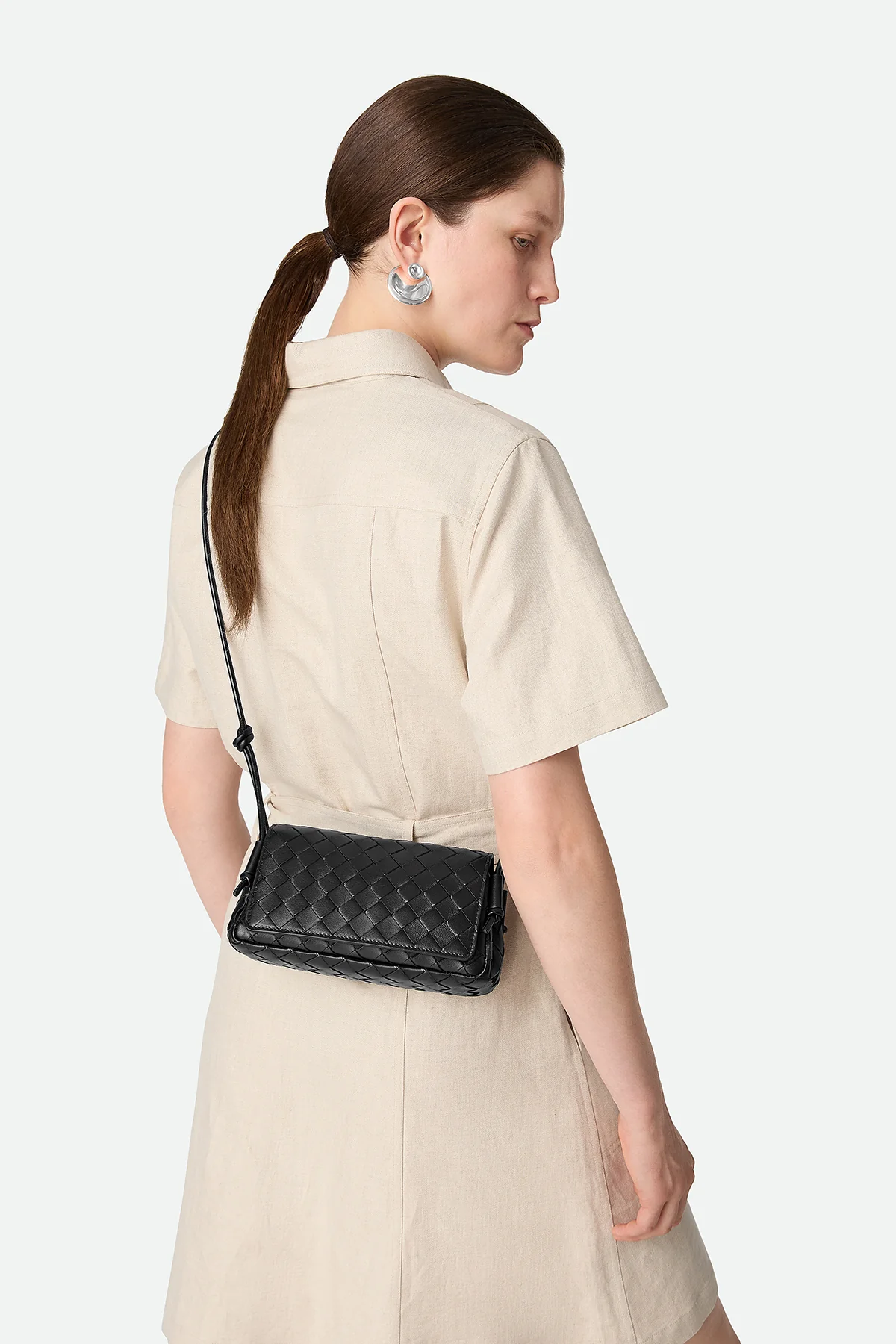 BOTTEGA VENETA | NOTTURNO POUCH IN BLACK & GOLD - Image 2