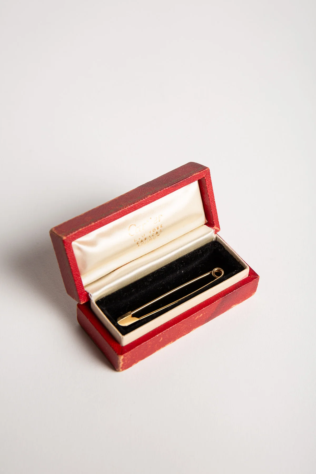CARTIER | 1960'S 18K YELLOW GOLD SAFETY PIN - Image 6