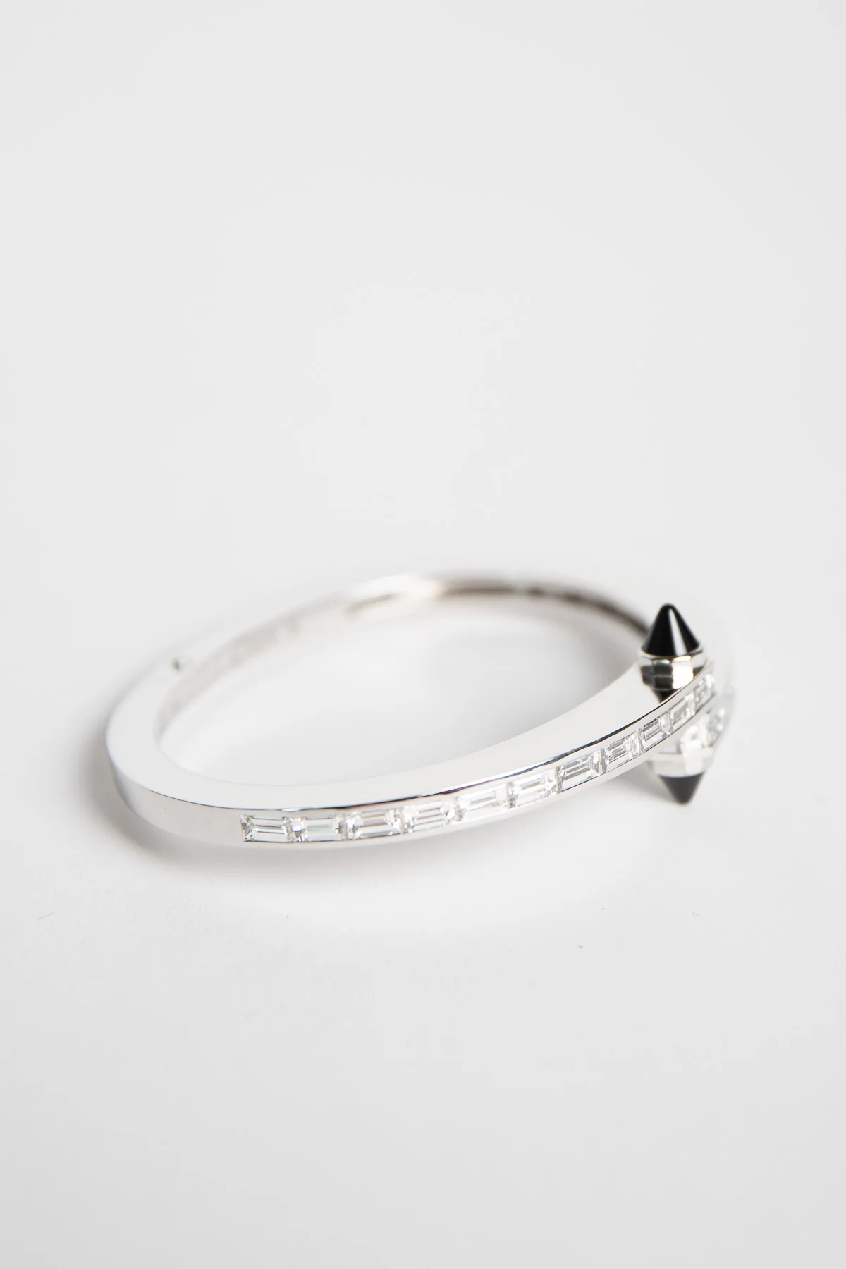 CARTIER | 1990'S WHITE GOLD, DIAMOND, ONYX BRACLET - Image 2