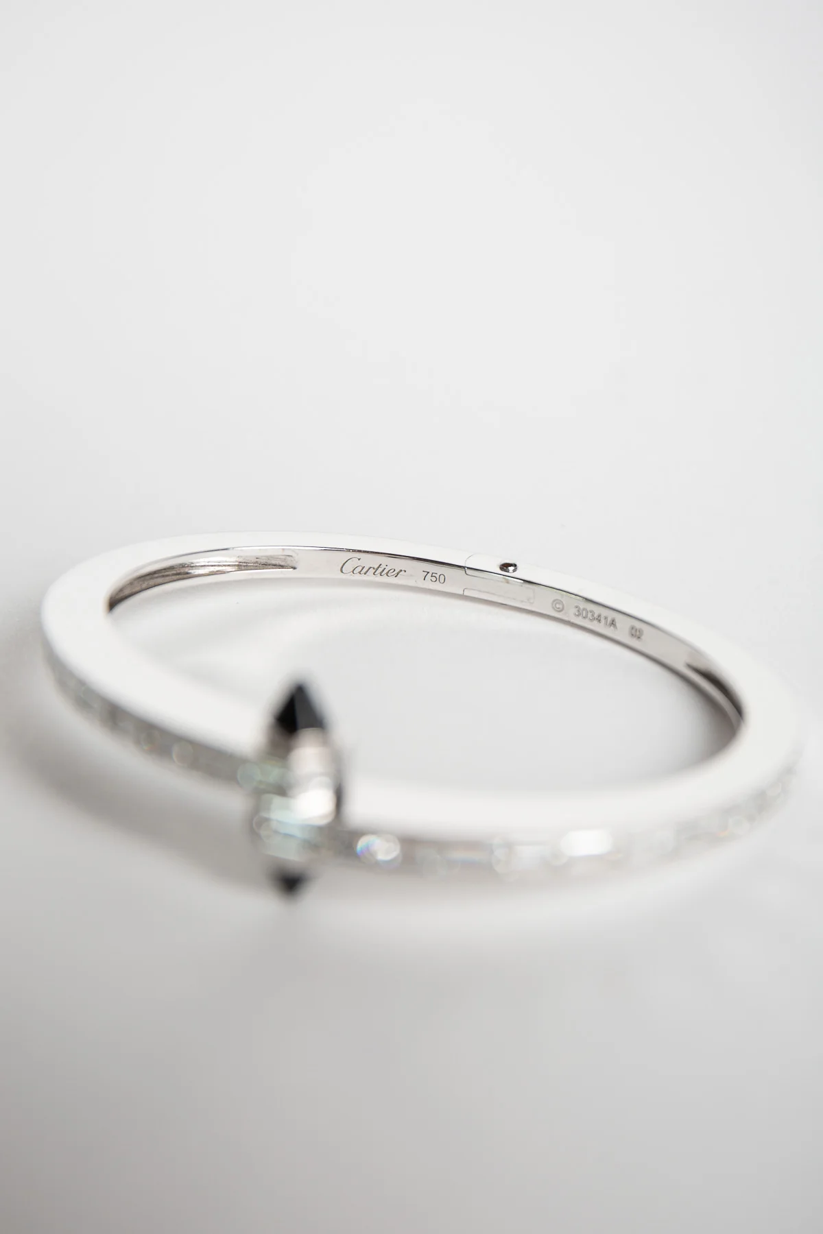 CARTIER | 1990'S WHITE GOLD, DIAMOND, ONYX BRACLET - Image 4