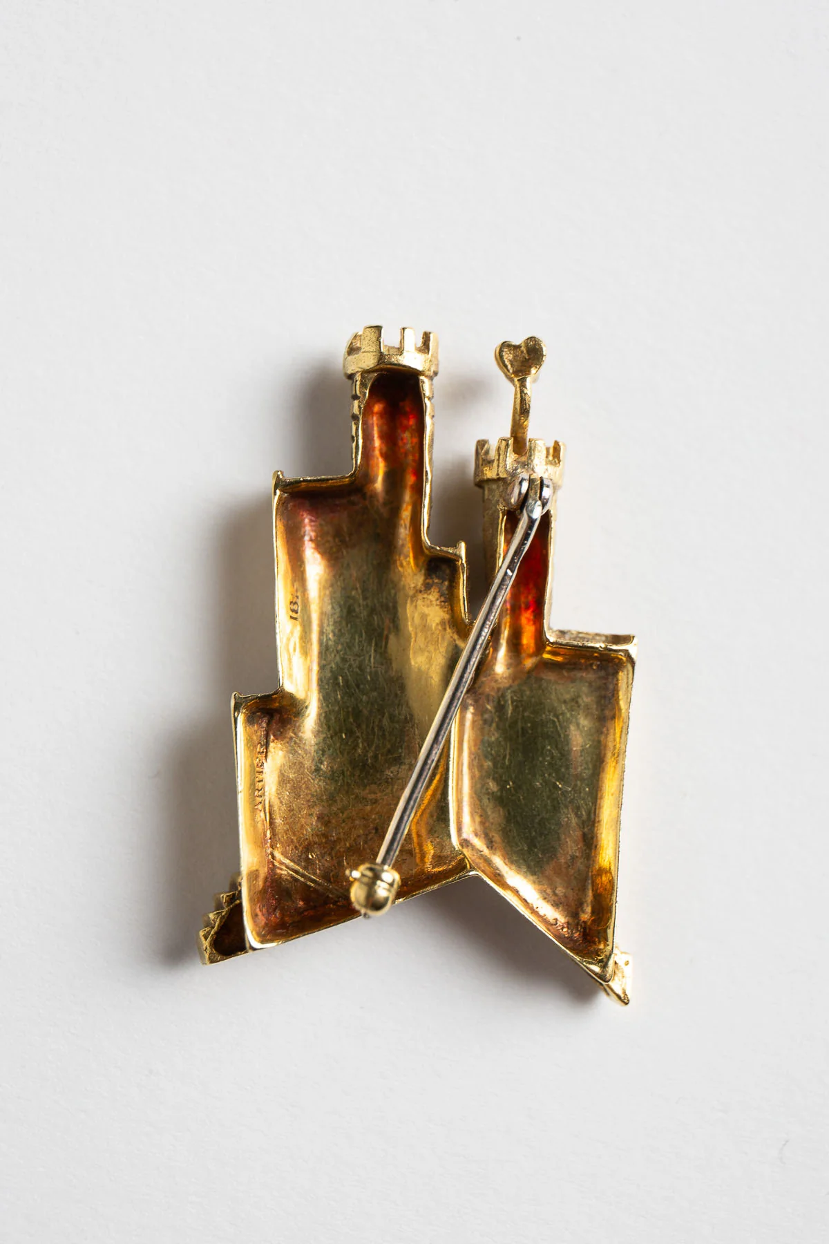 CARTIER | VINTAGE 18K YELLOW GOLD CASTLE BROOCH - Image 2
