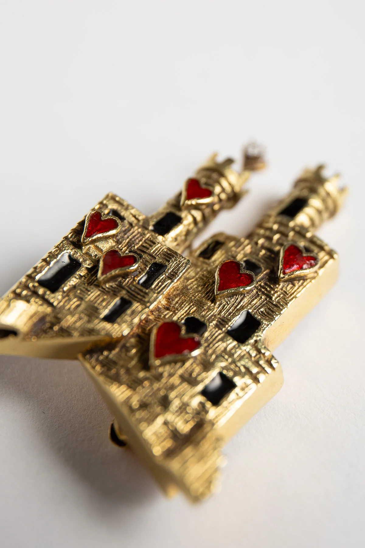 CARTIER | VINTAGE 18K YELLOW GOLD CASTLE BROOCH - Image 3