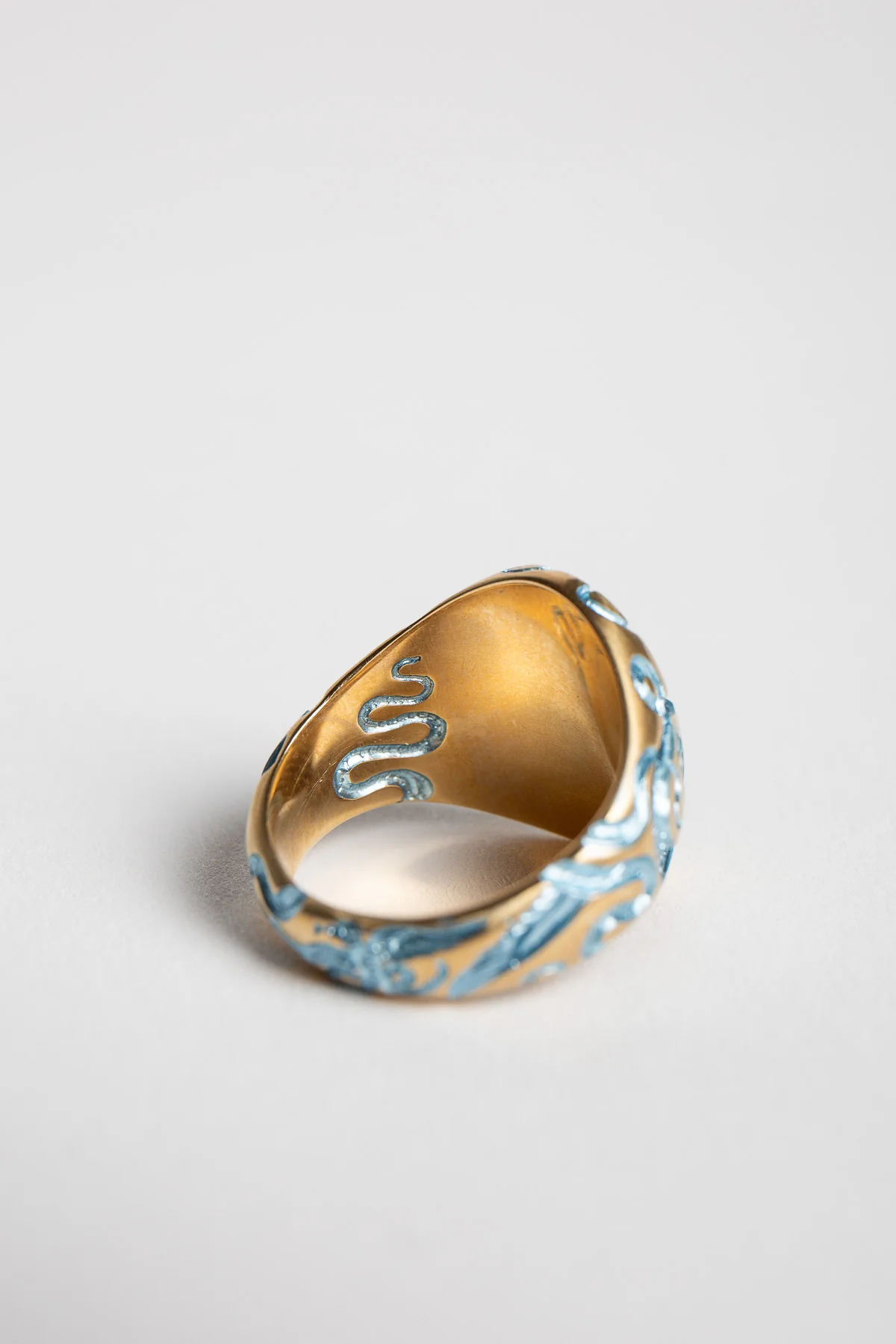 CASTRO SMITH | REVERSE QUEEN COBRA BABY BLUE & GOLD RING - Image 4