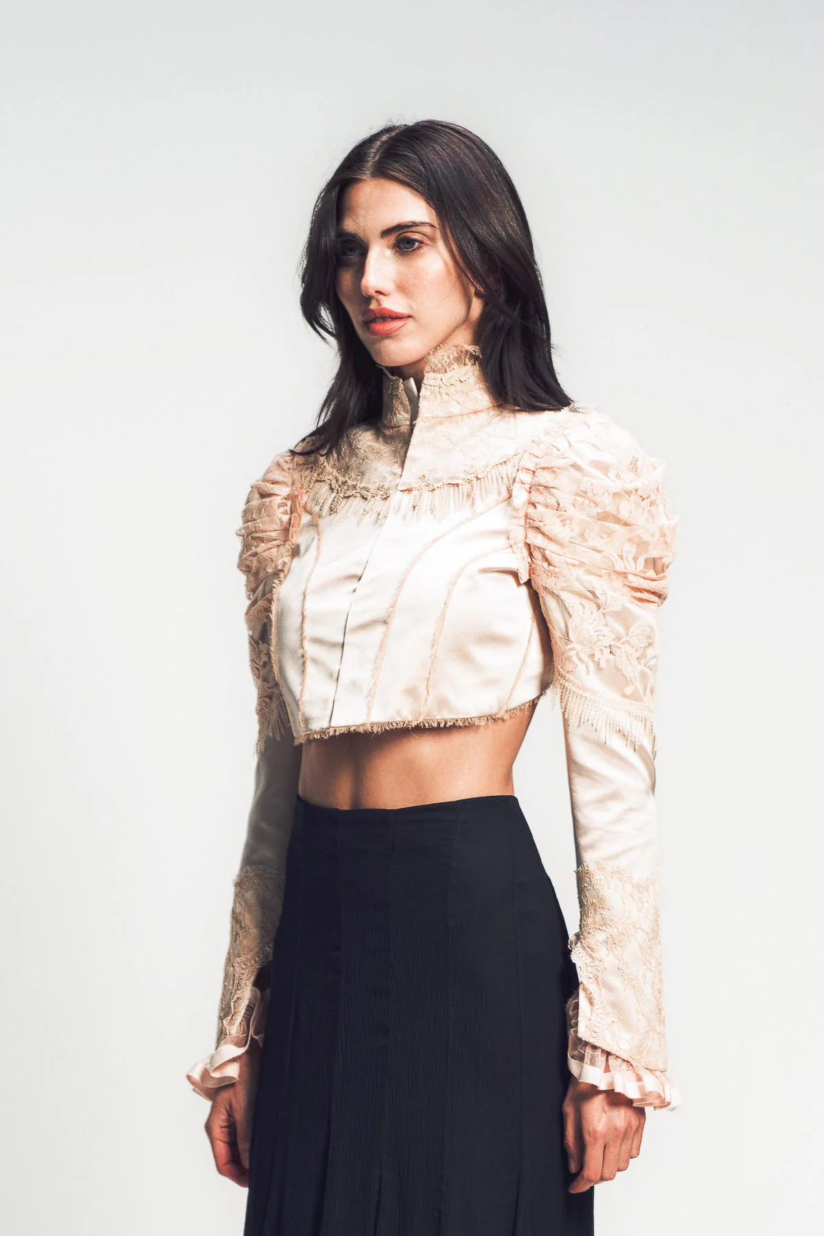 CHLOÉ | CROPPED FITTED JACKET IN SILK DUCHESS SATIN & LACE - Image 3