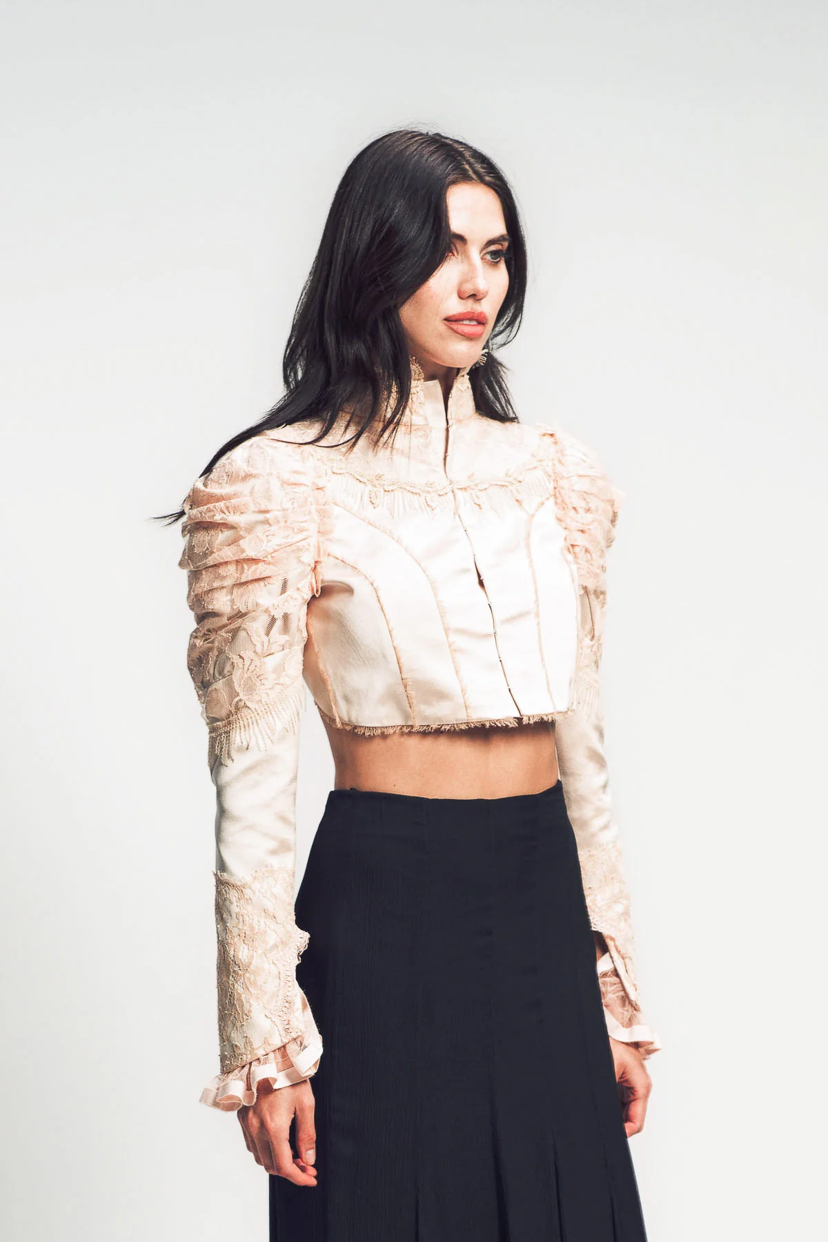 CHLOÉ | CROPPED FITTED JACKET IN SILK DUCHESS SATIN & LACE - Image 5