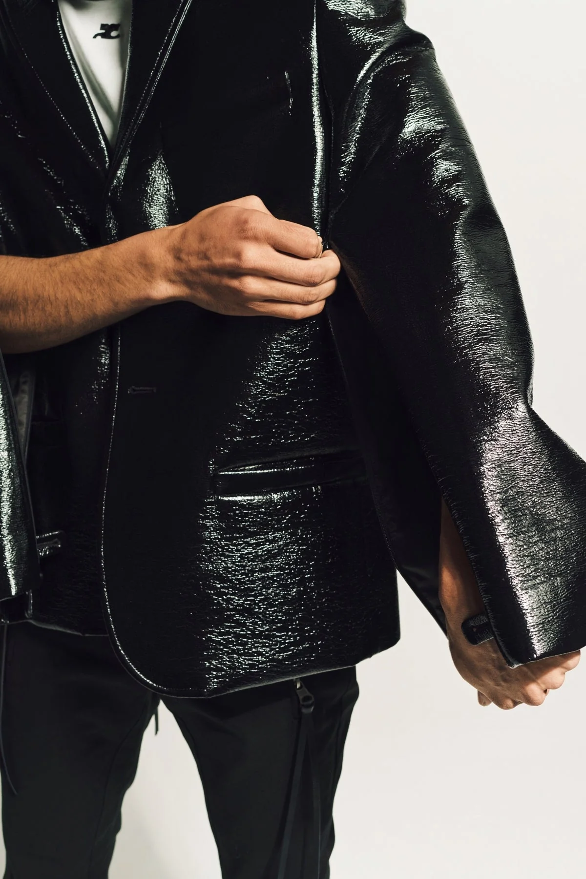 COURRÈGES | ZIPPED SLEEVES VINYL TAILORED JACKET - Image 5