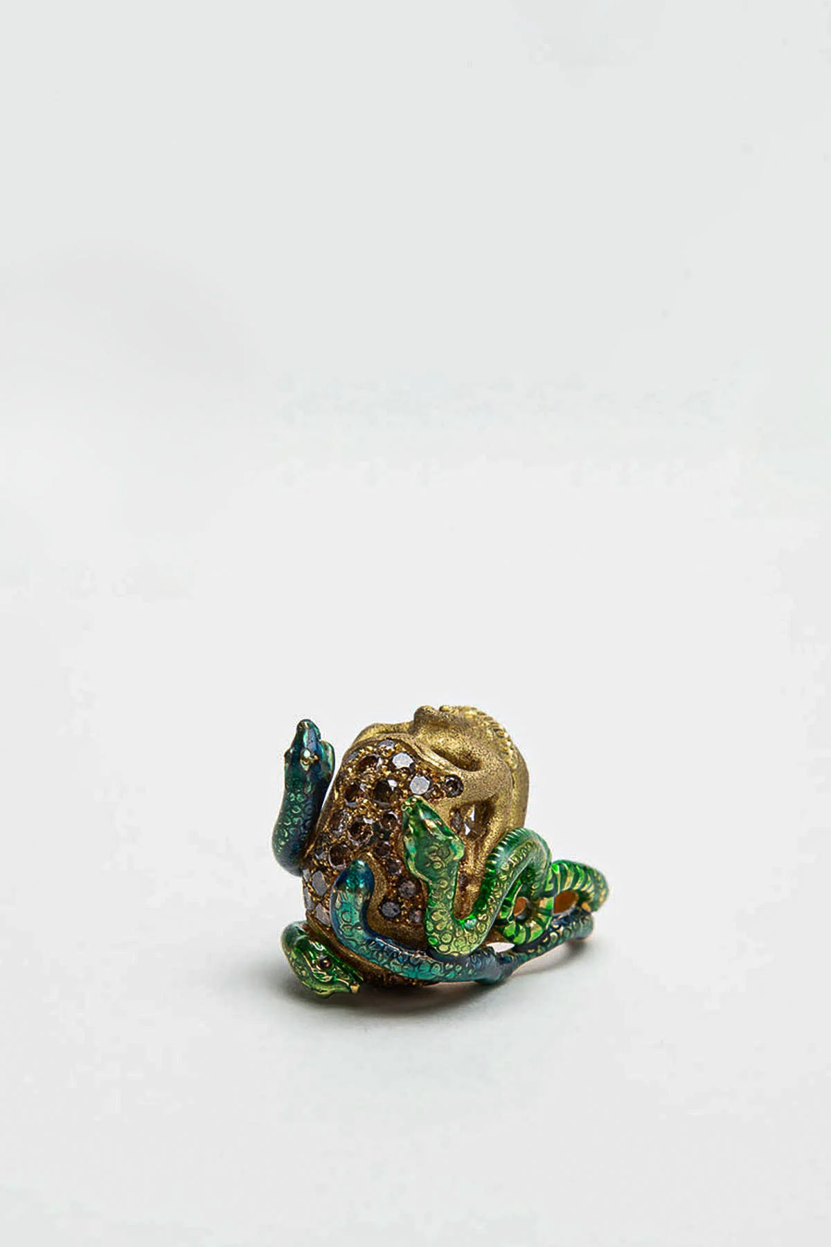 DELFINA DELETTREZ | GOLD SKULL ENAMEL SNAKES RING - Image 3