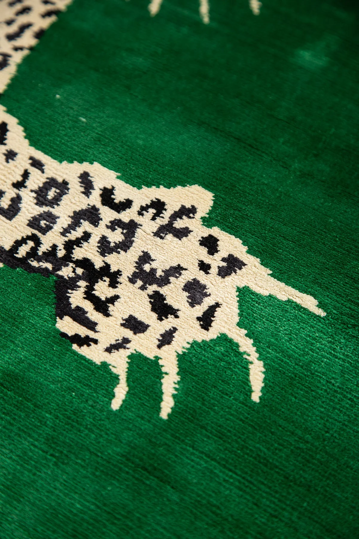 DIANE VON FURSTENBERG | 2014 CUSTOM CLIMBING LEOPARD RUG - LEFT - Image 2
