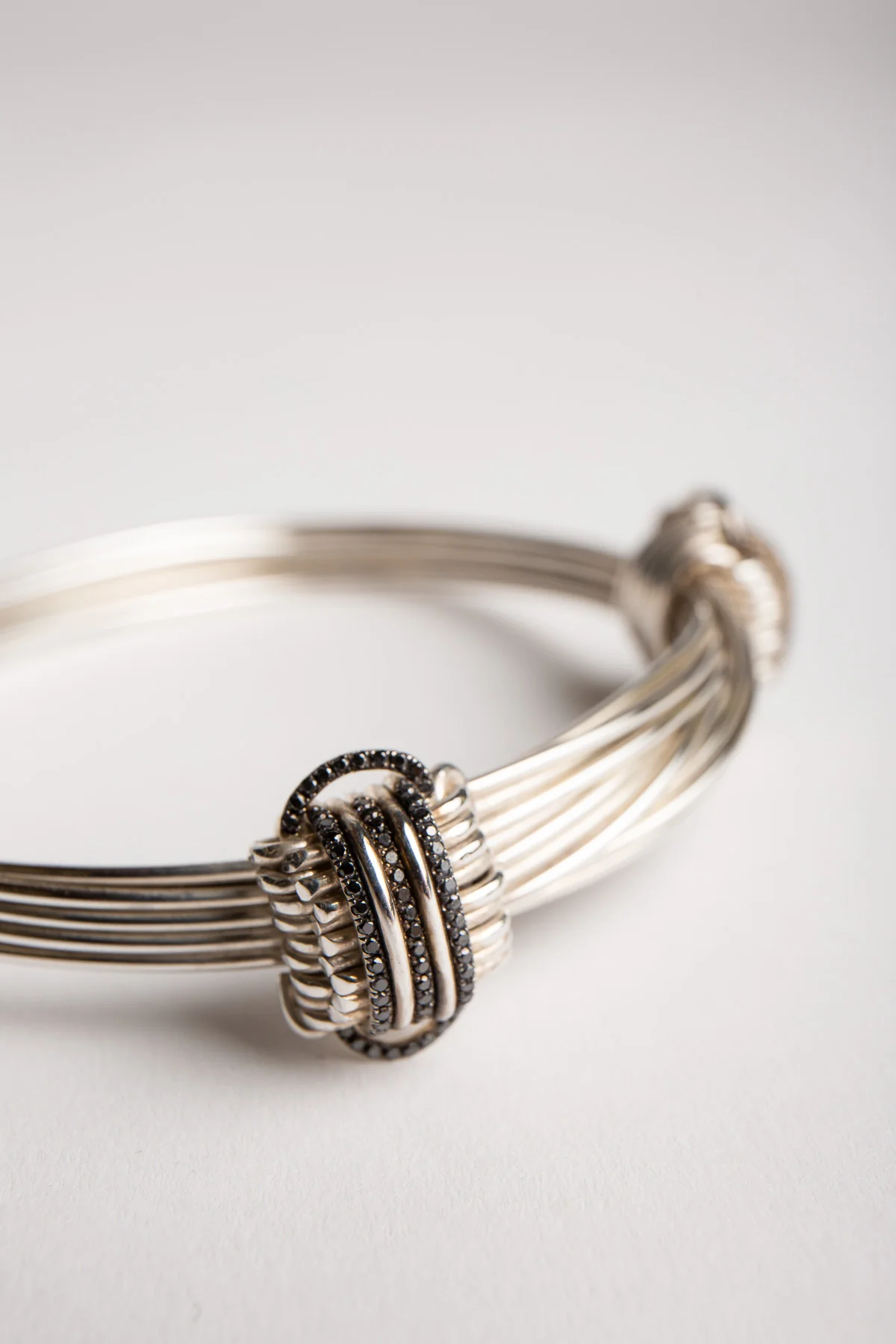 ÉLGÉ | 9 ROW BLACK DIAMOND BRACELET - Image 4
