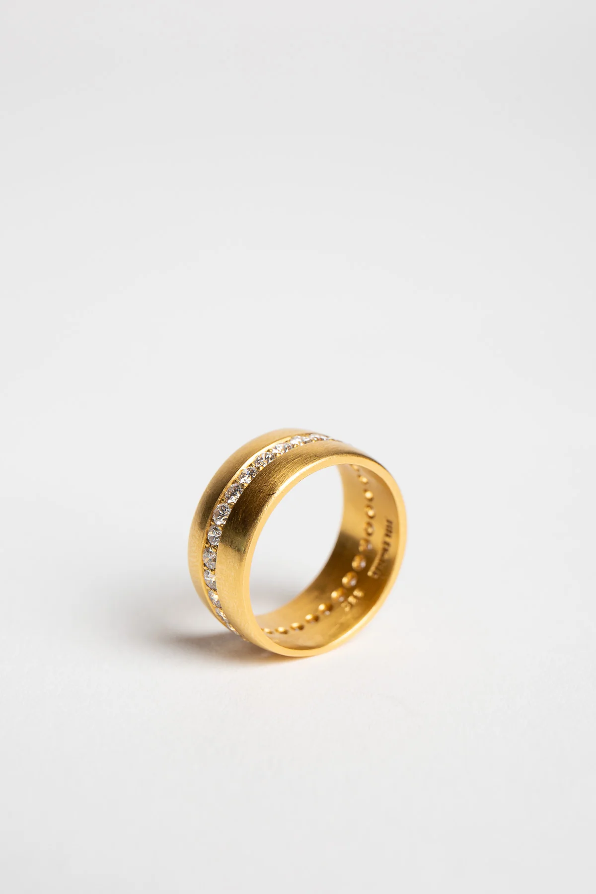 ELI HALILI | YELLOW GOLD & DIAMOND BAND RING - Image 3