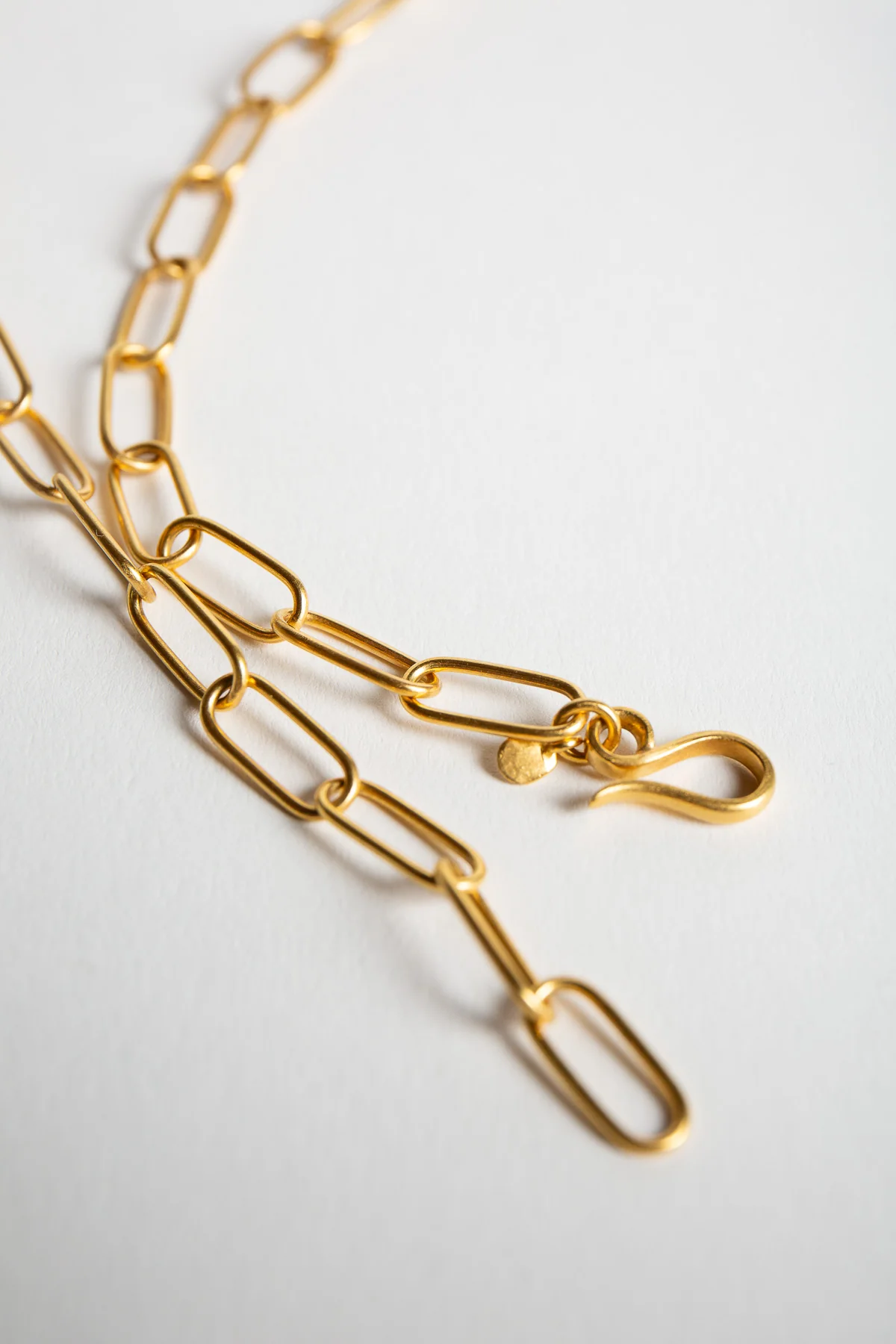 ELI HALILI | YELLOW GOLD THIN OVAL NECKLACE - Image 2