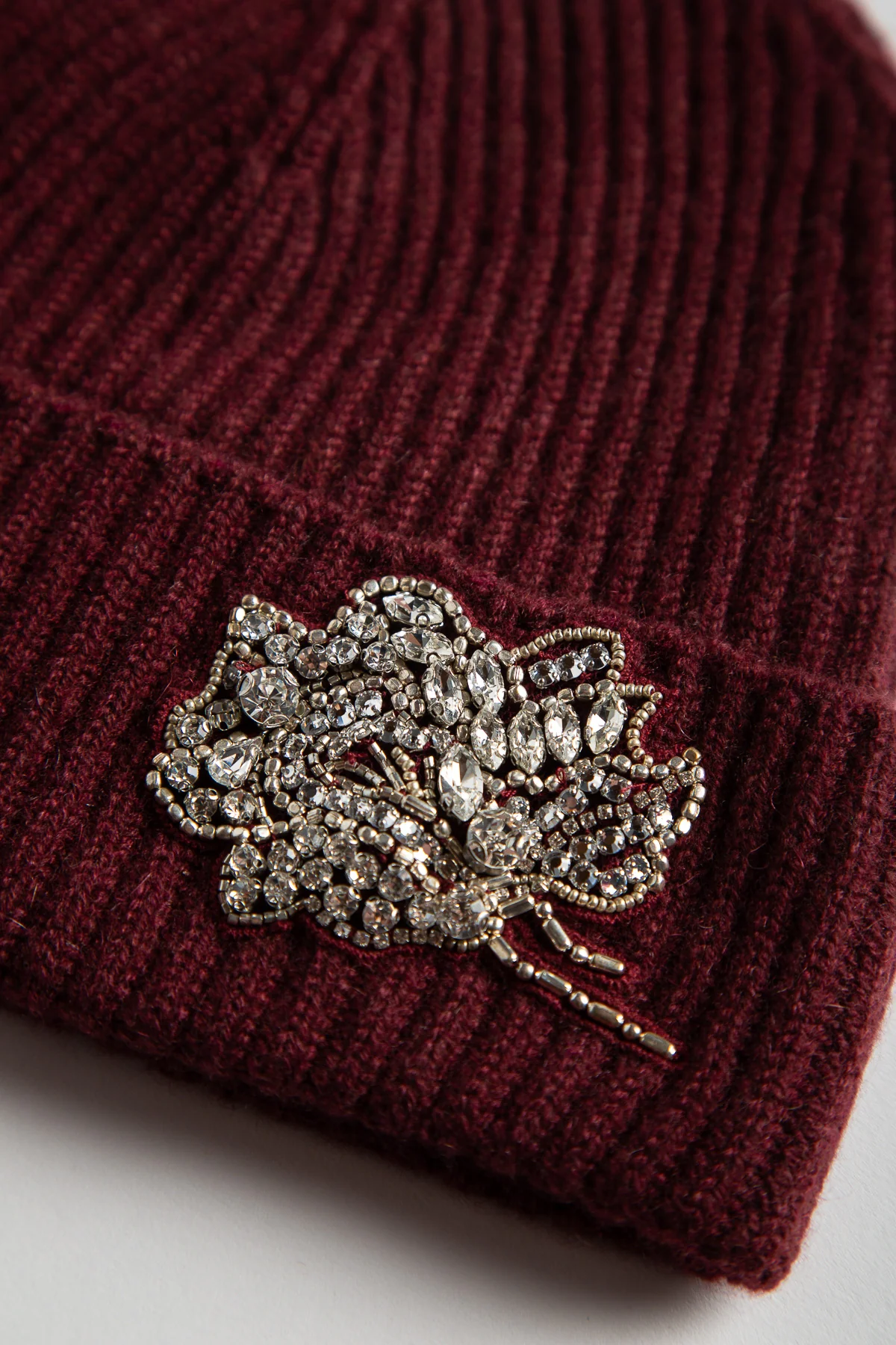 ERDEM | BURGUNDY KNITTED BEANIE - Image 3
