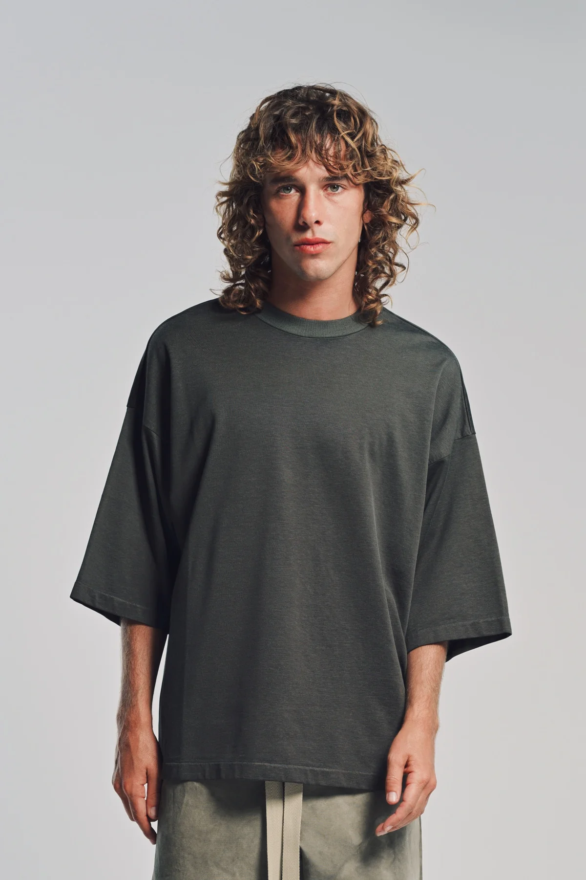 FEAR OF GOD | RELAXED SHORT SLEEVE T-SHIRT - Image 2