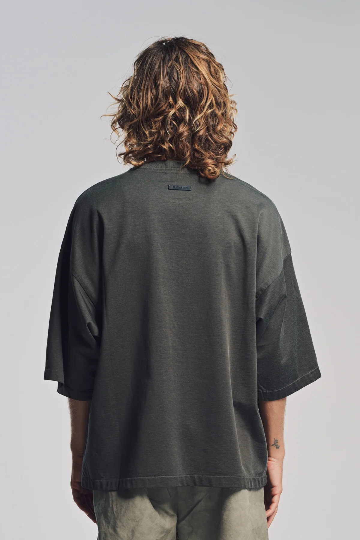 FEAR OF GOD | RELAXED SHORT SLEEVE T-SHIRT - Image 4