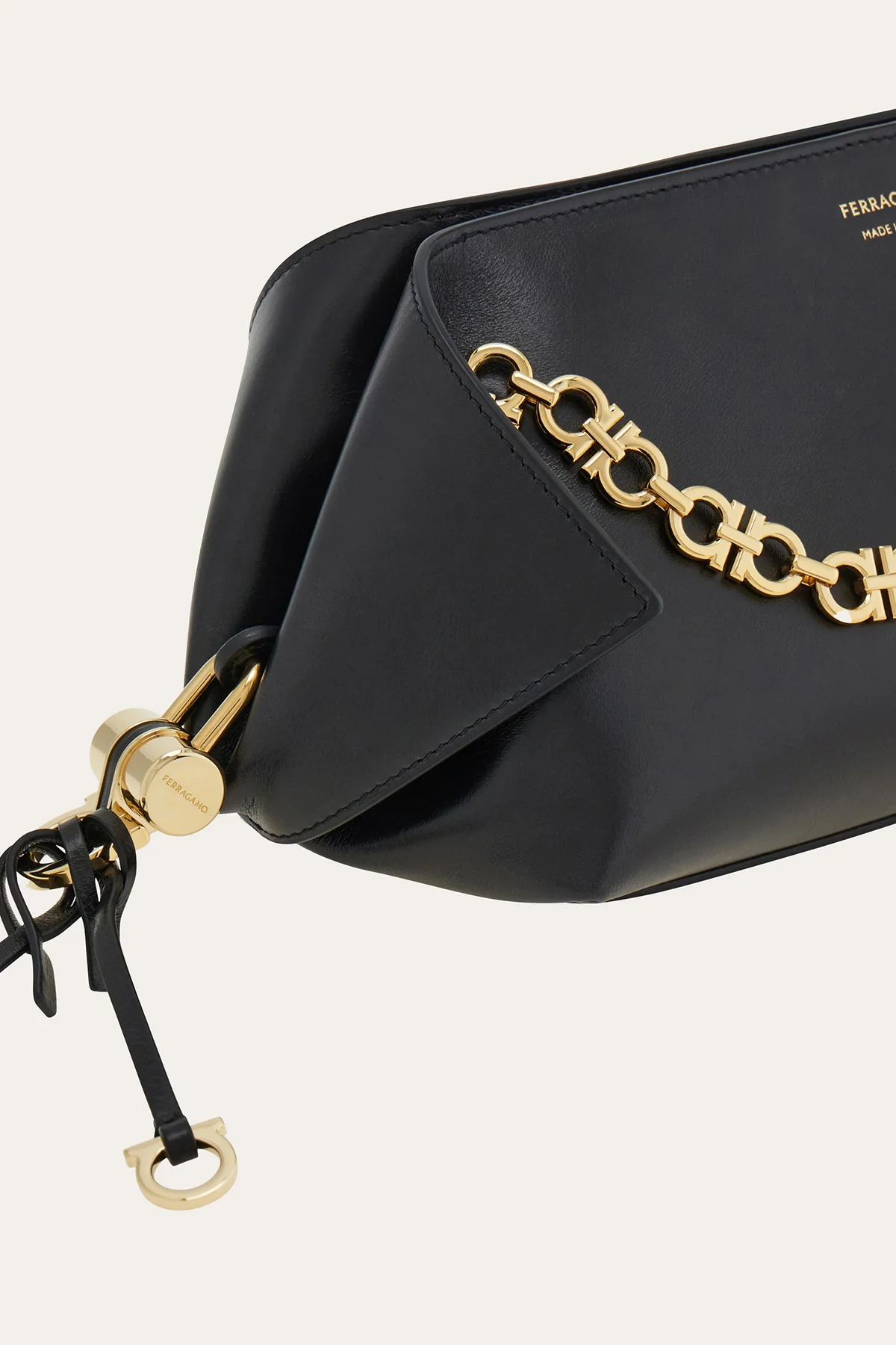 FERRAGAMO | SMALL FOLDED SHOULDER BAG WITH CHAIN - Image 4